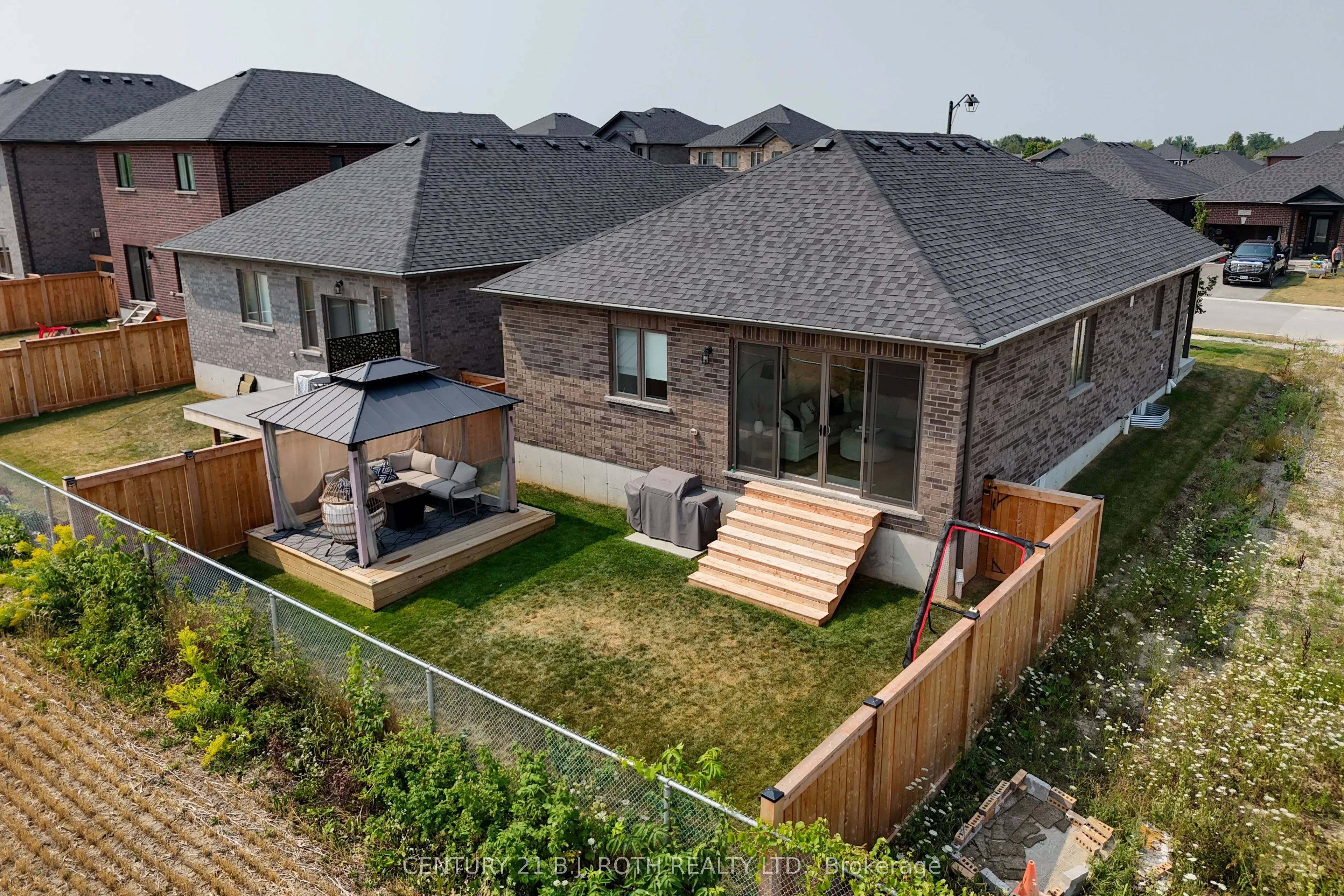 124 RITCHIE Crescent