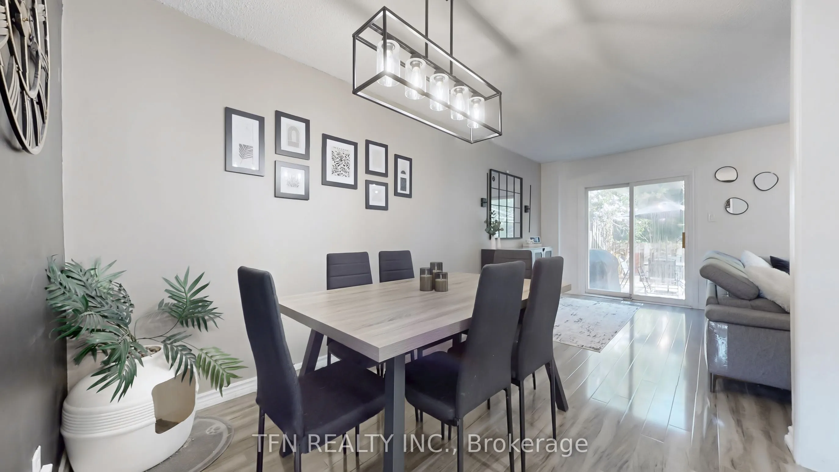 52 Adelaide Street, #32