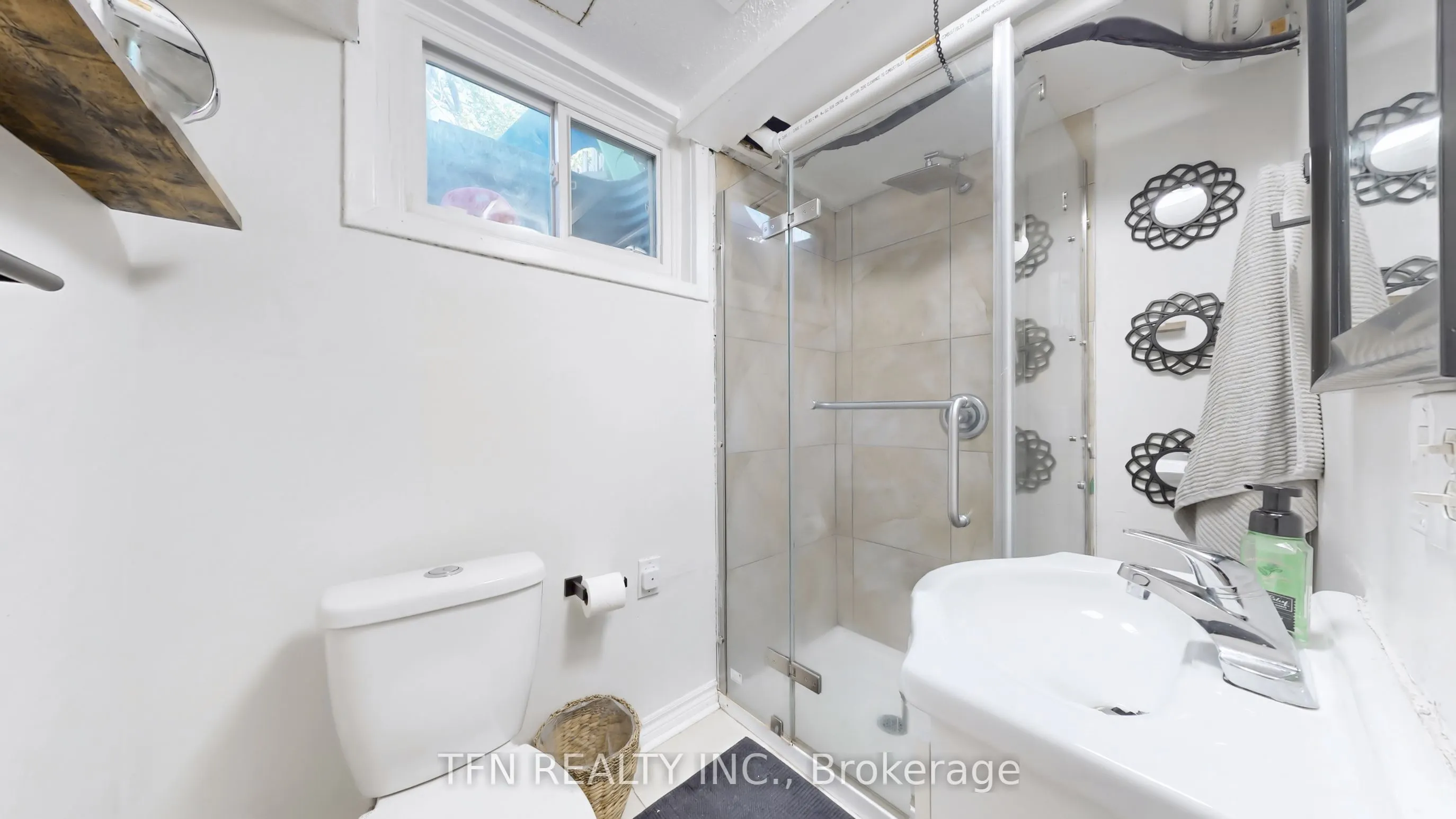 52 Adelaide Street, #32