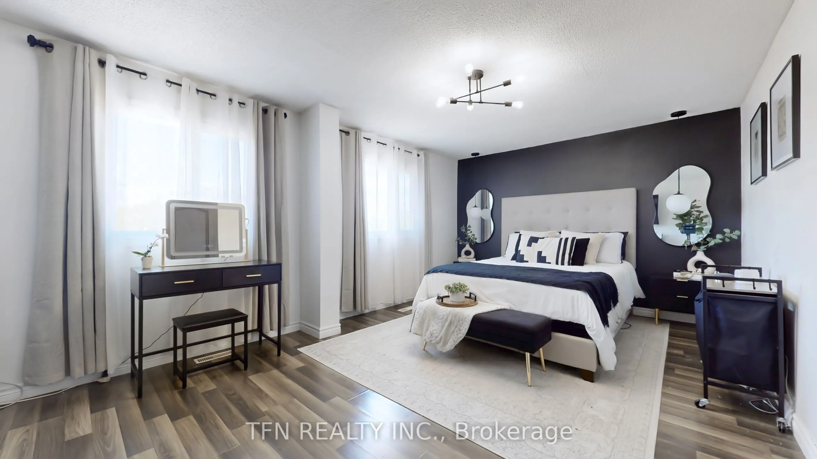 52 Adelaide Street, #32