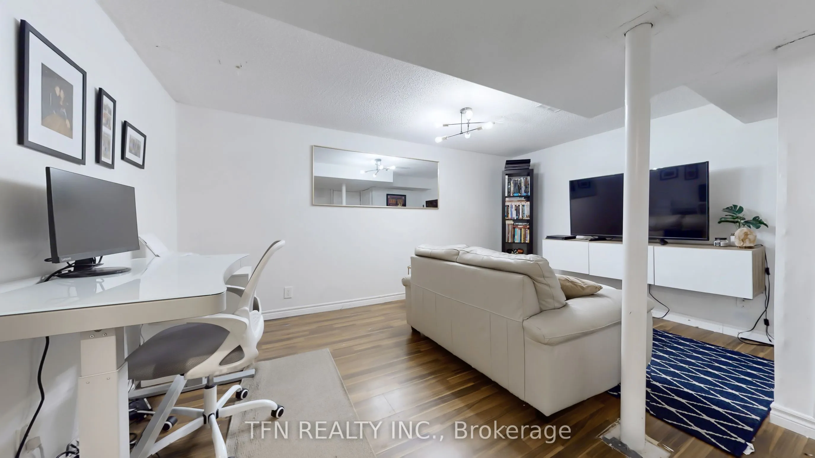 52 Adelaide Street, #32