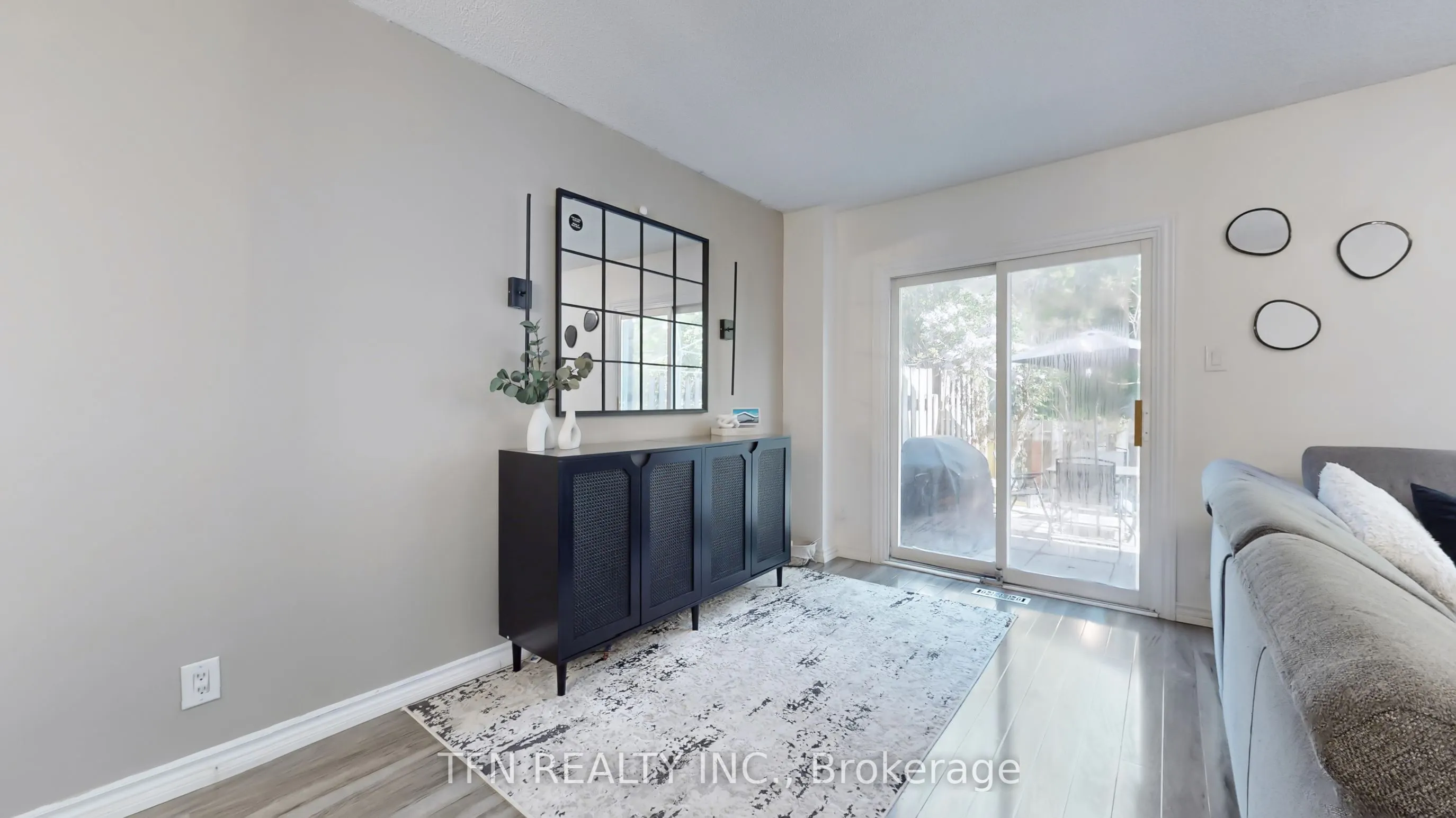 52 Adelaide Street, #32