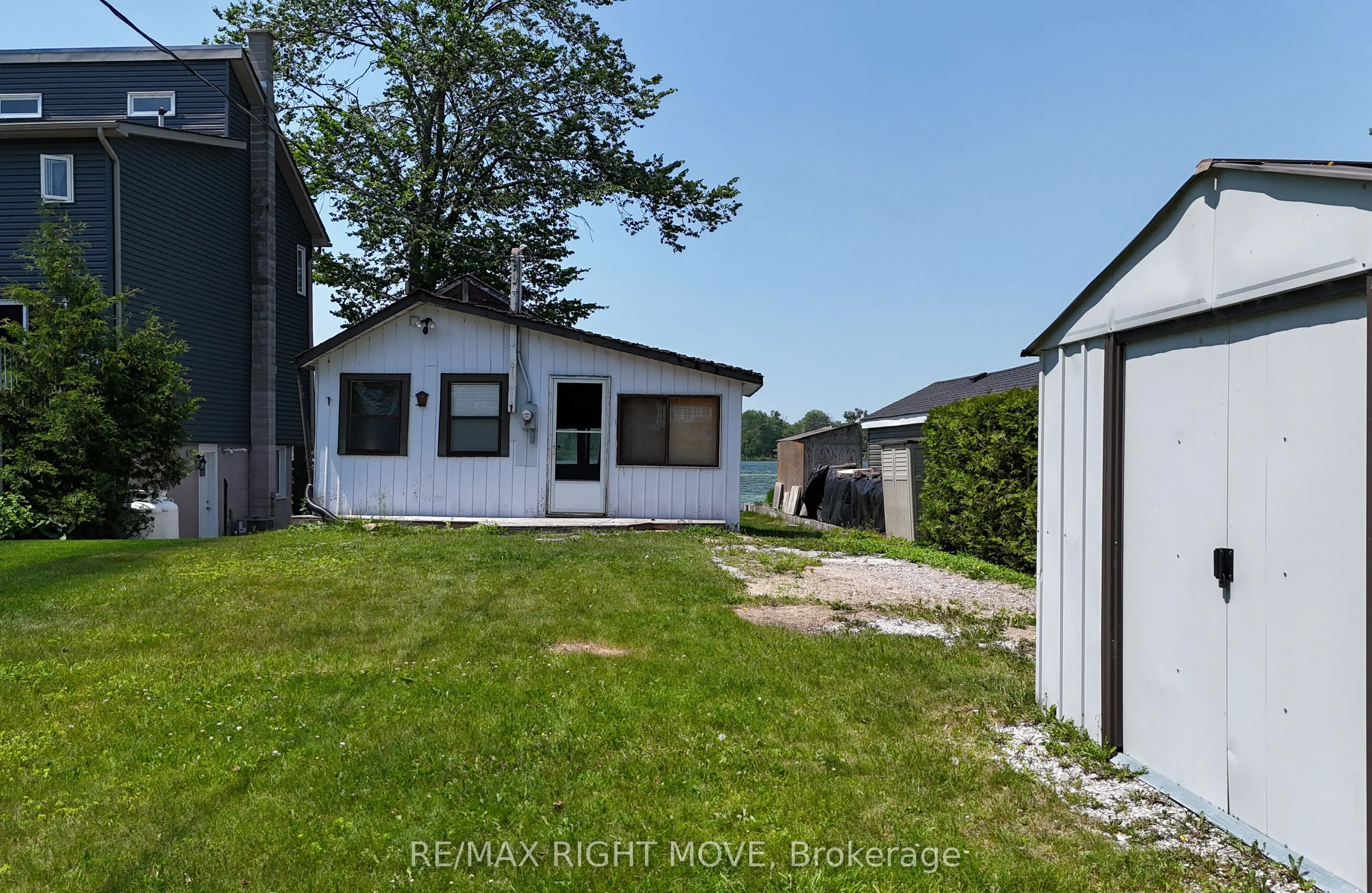 7682 Oak Point Road