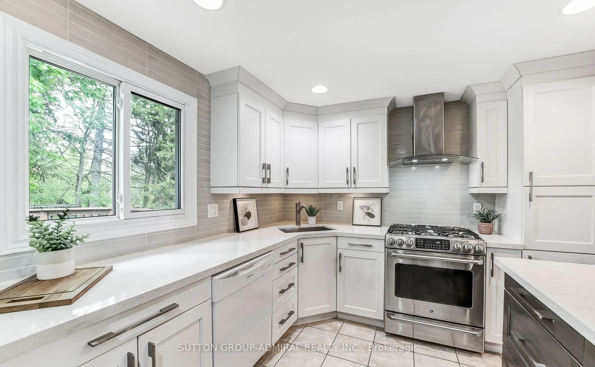14 Chippawa (Main) Court
