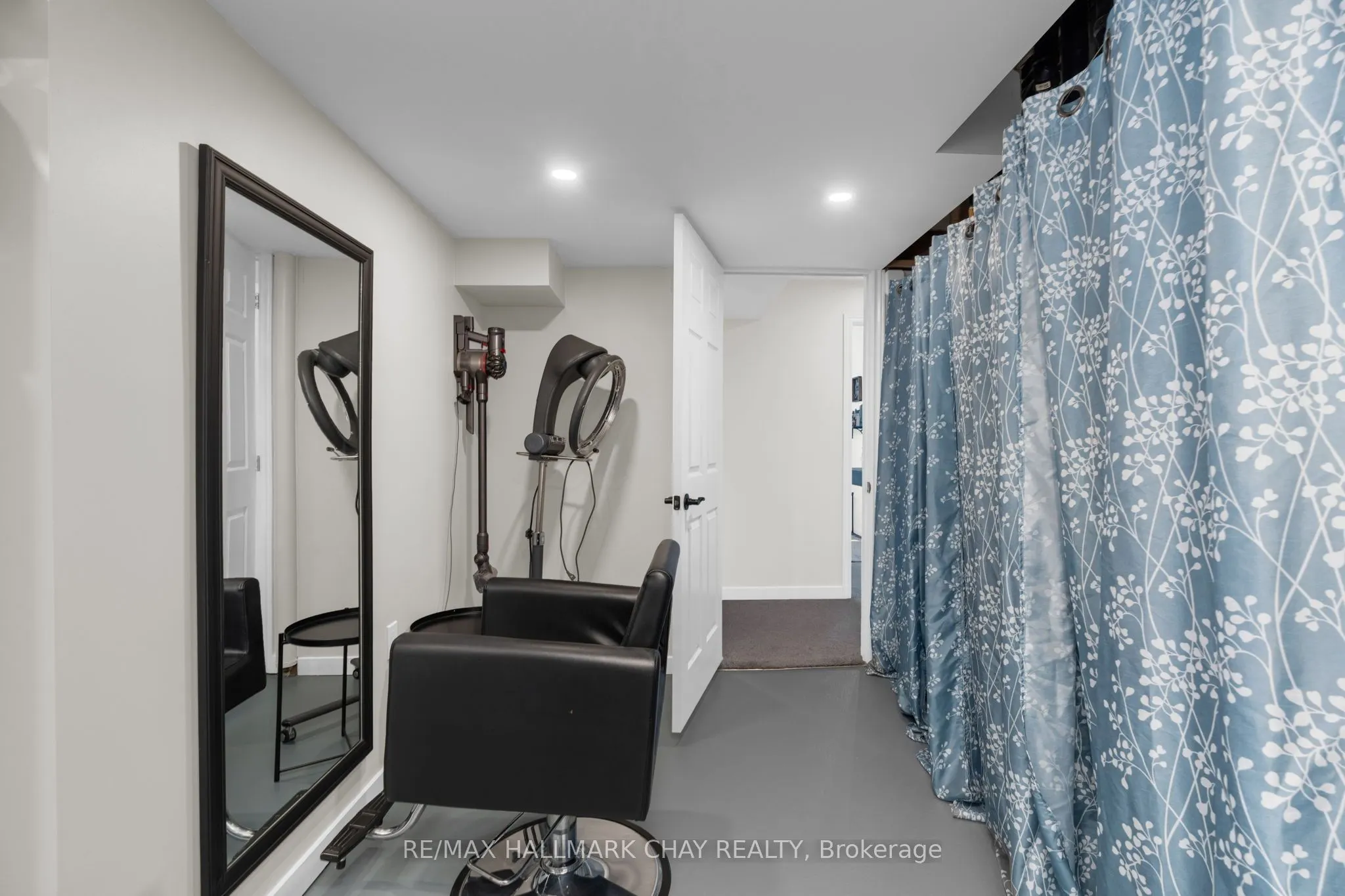 204 Forest Crescent
