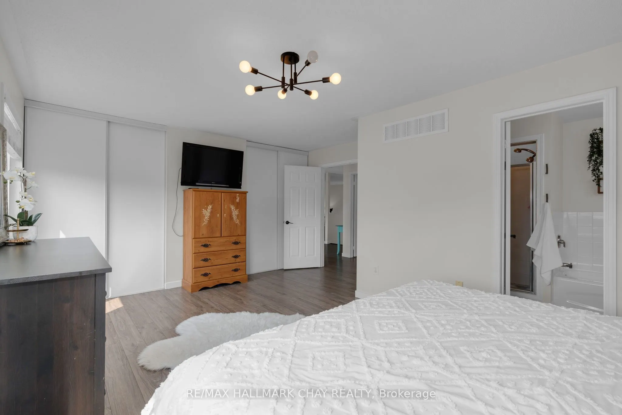 204 Forest Crescent