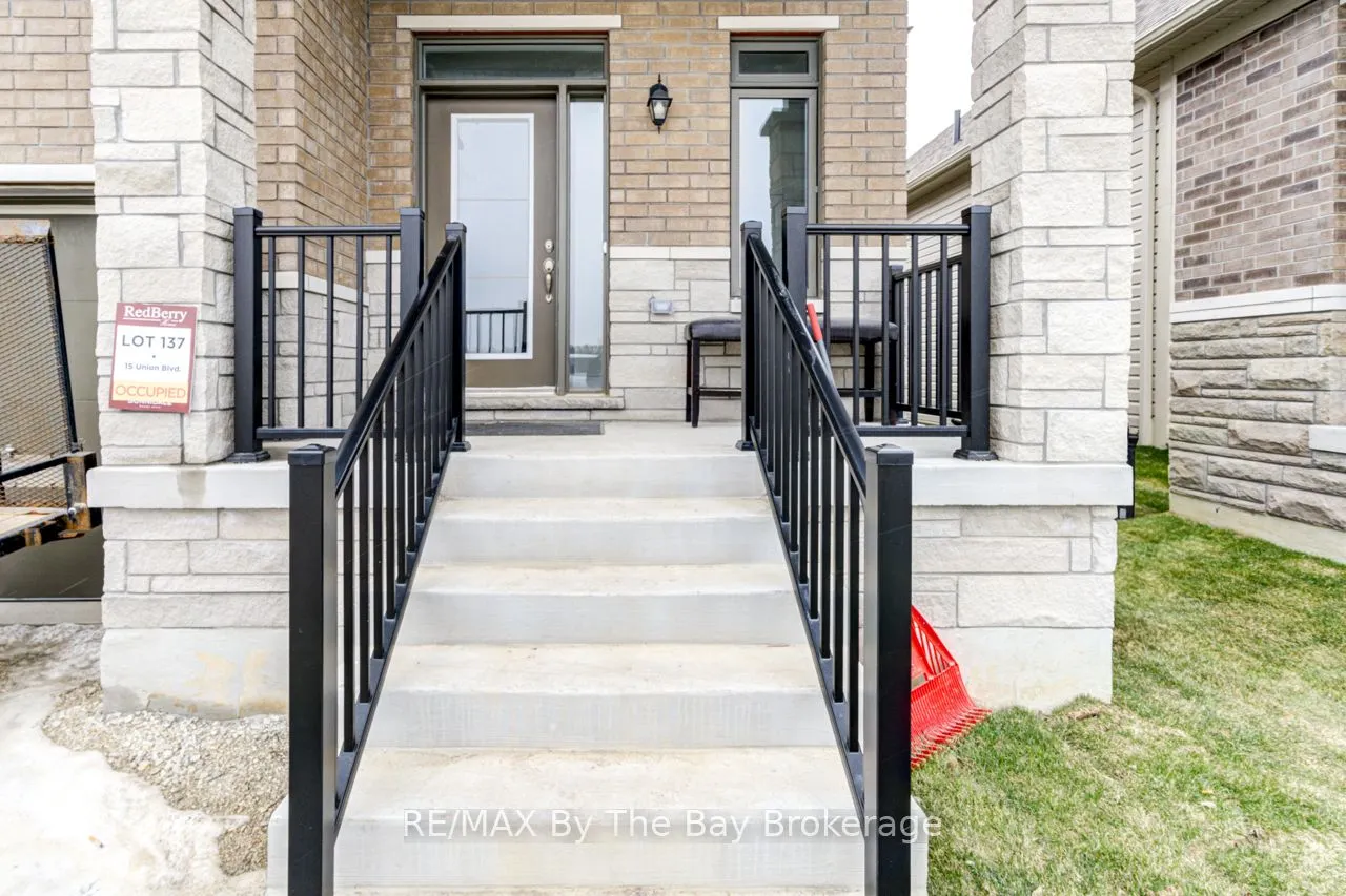 15 Union Boulevard