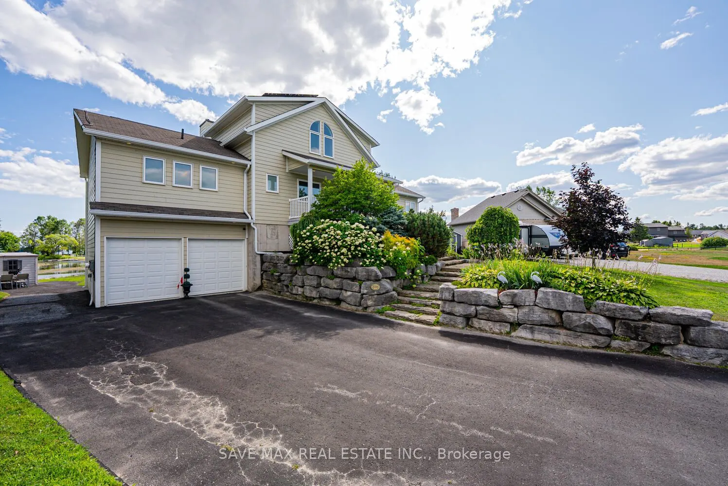 3786 Leo Crescent
