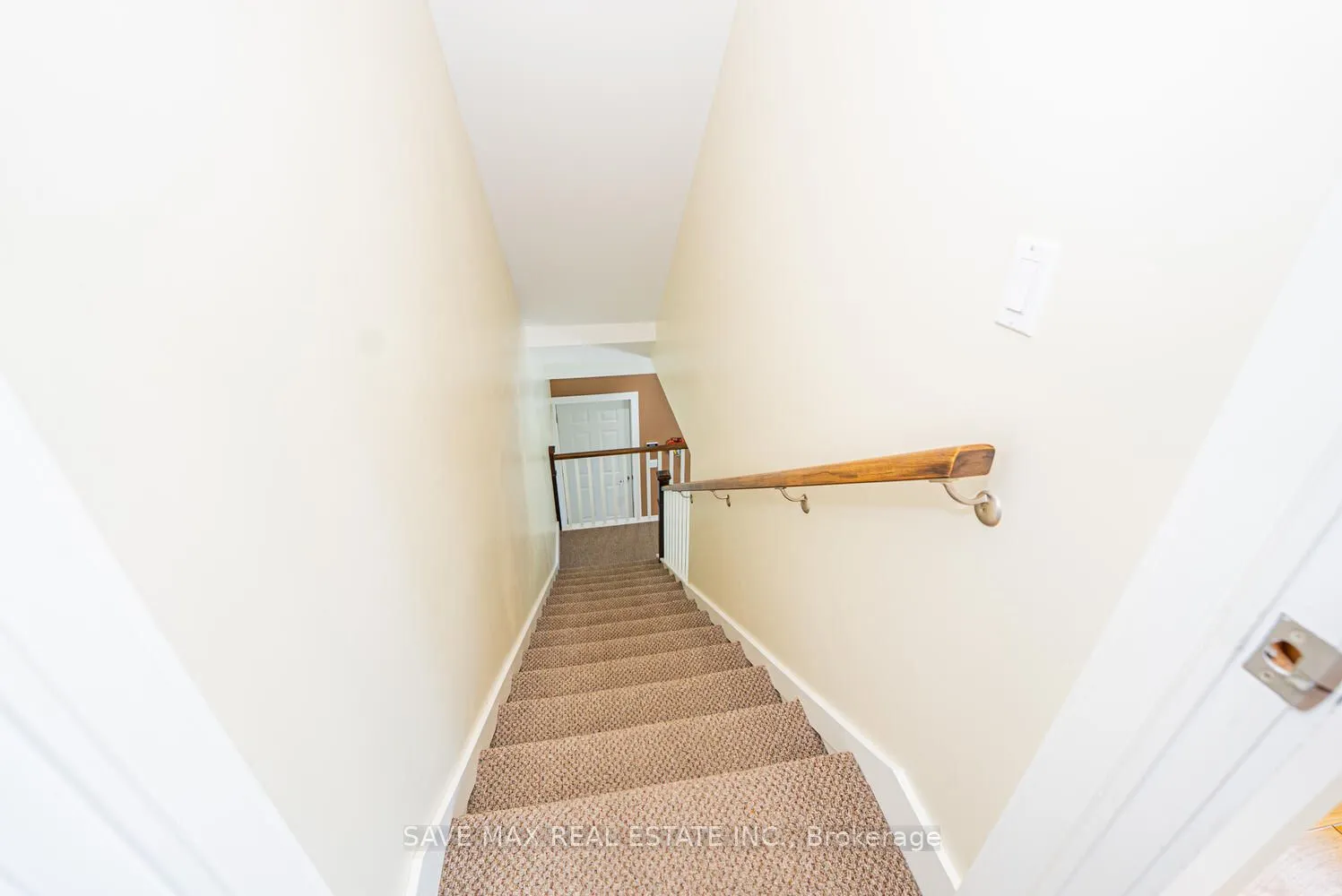 3786 Leo Crescent
