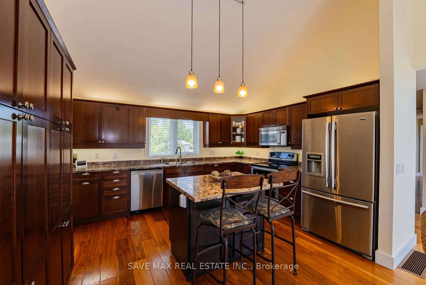 3786 Leo Crescent