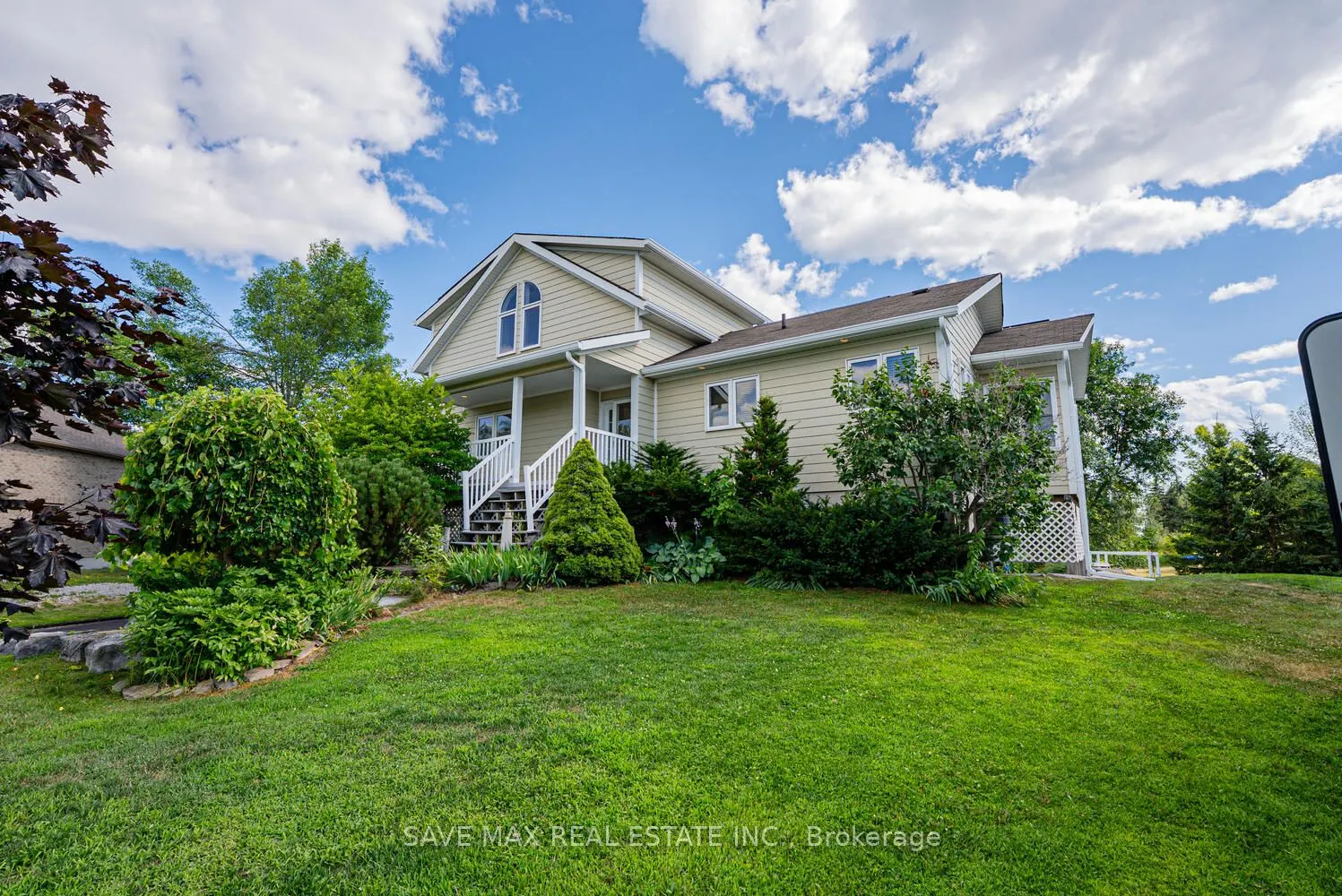 3786 Leo Crescent