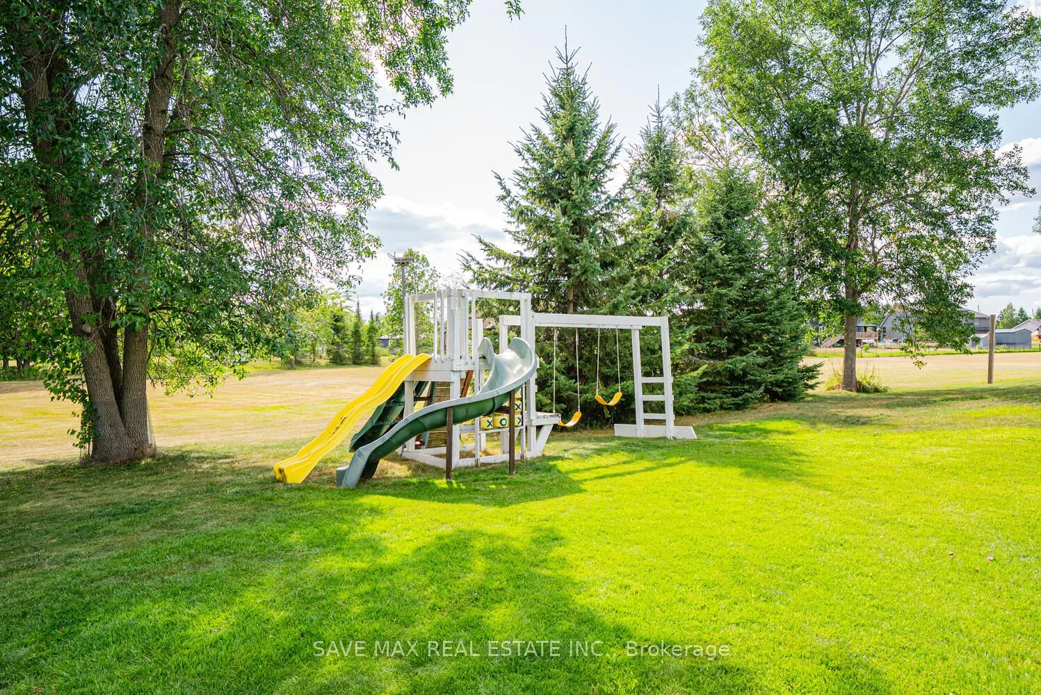 3786 Leo Crescent