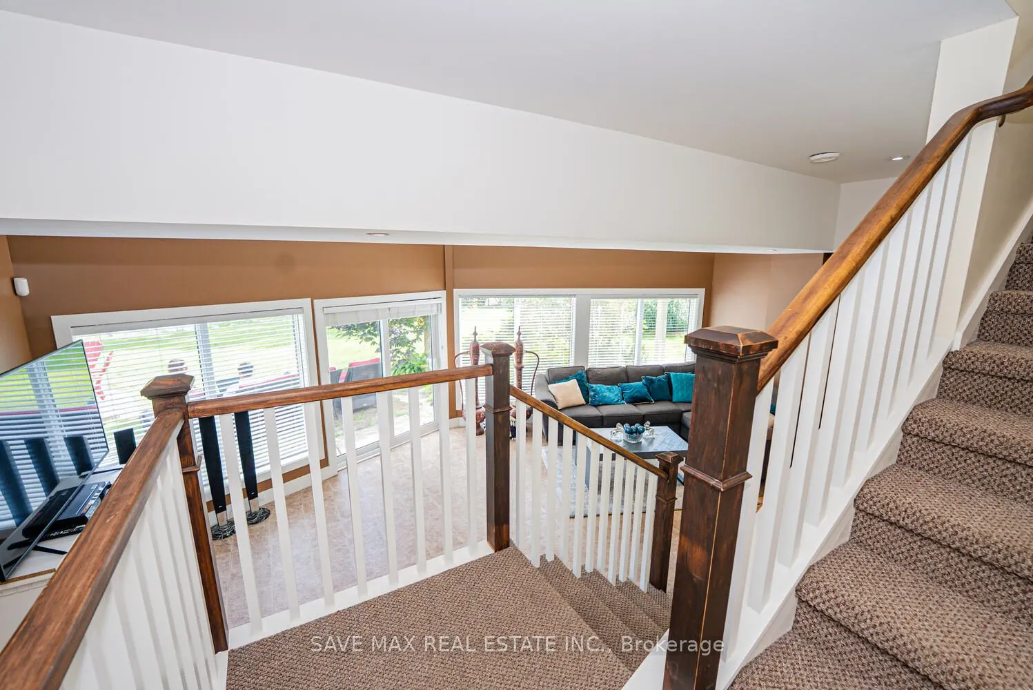 3786 Leo Crescent