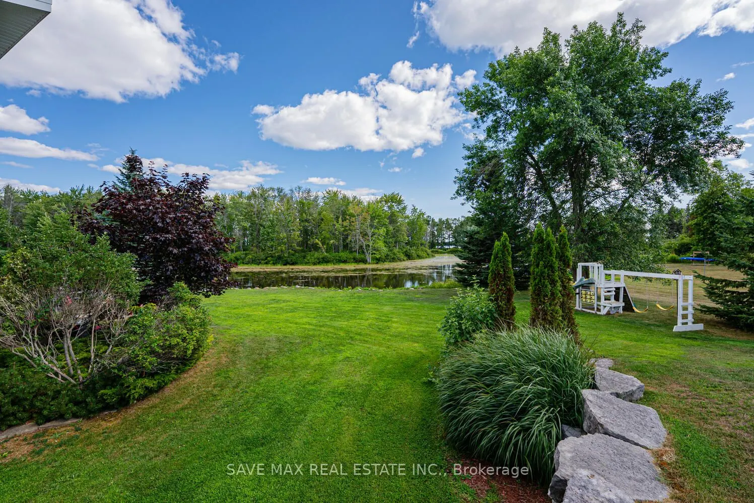 3786 Leo Crescent