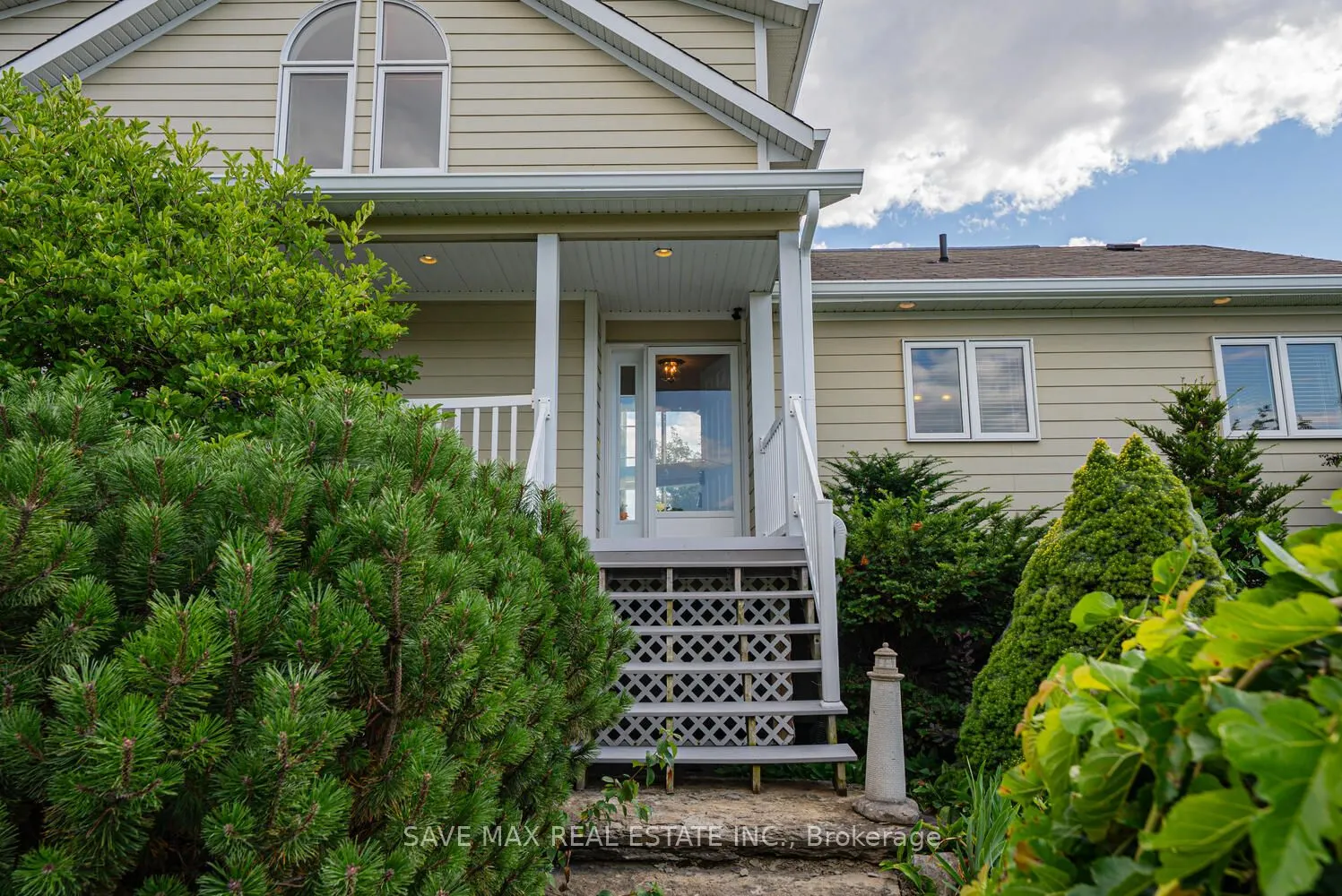 3786 Leo Crescent