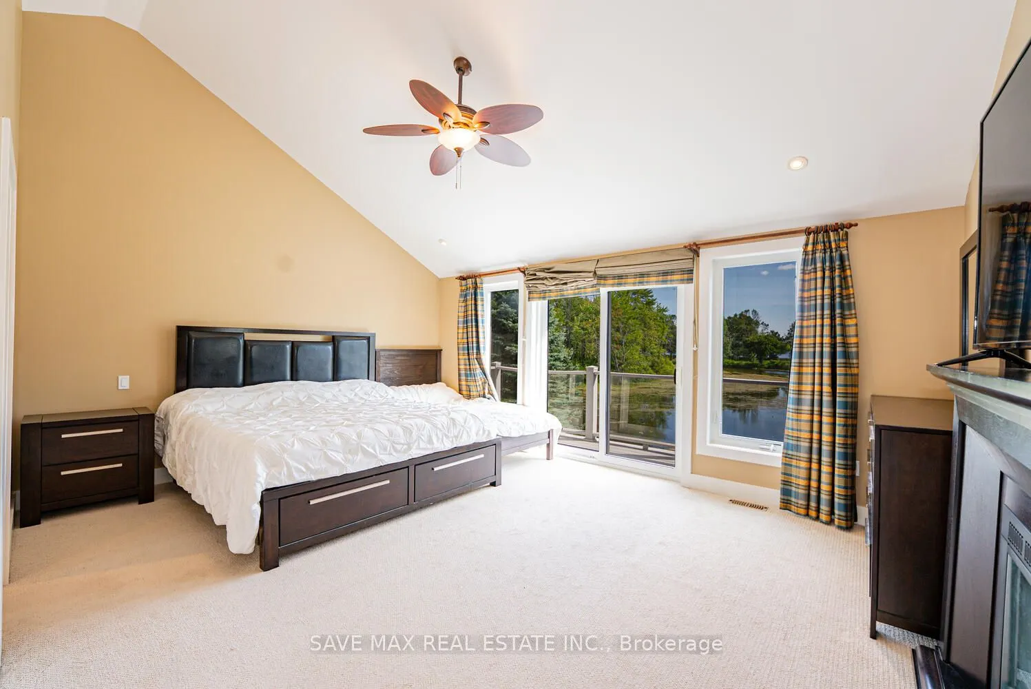 3786 Leo Crescent
