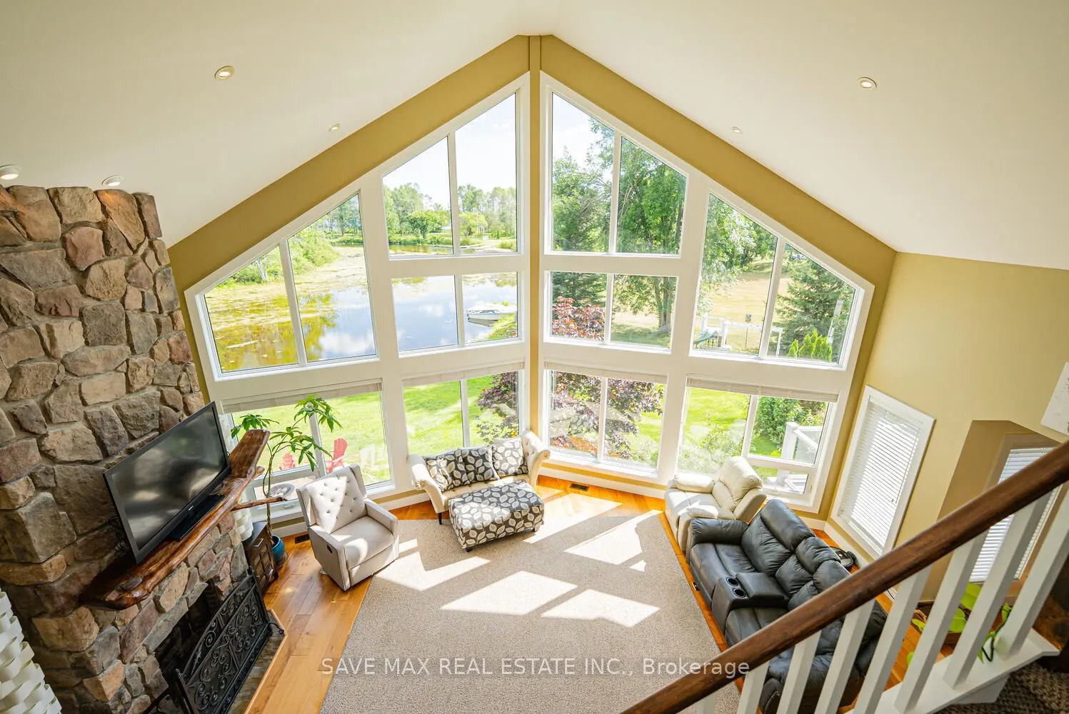 3786 Leo Crescent