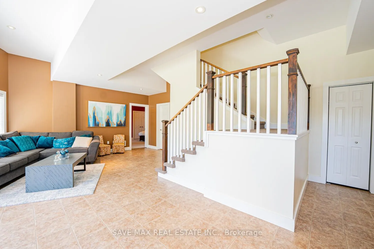 3786 Leo Crescent