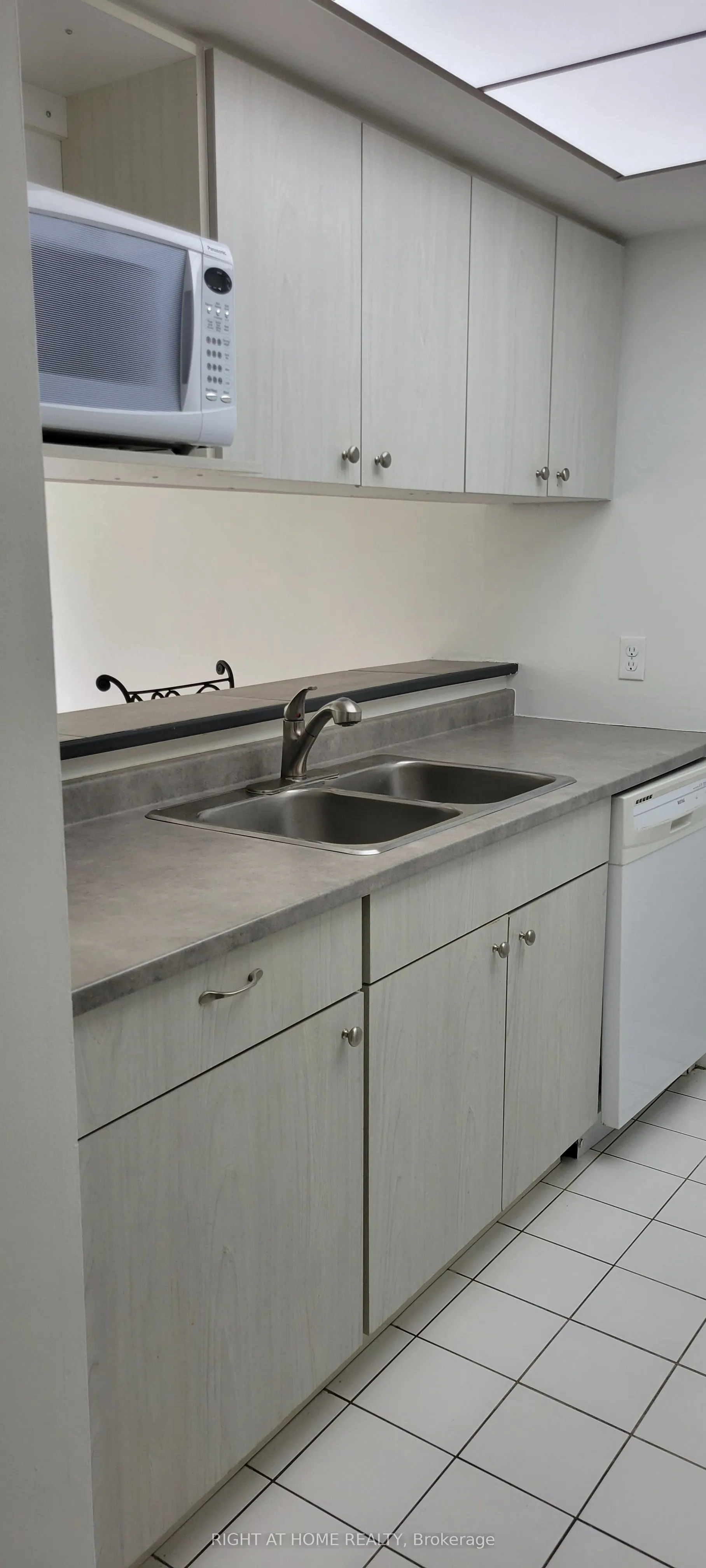 75 Ellen Street, #101