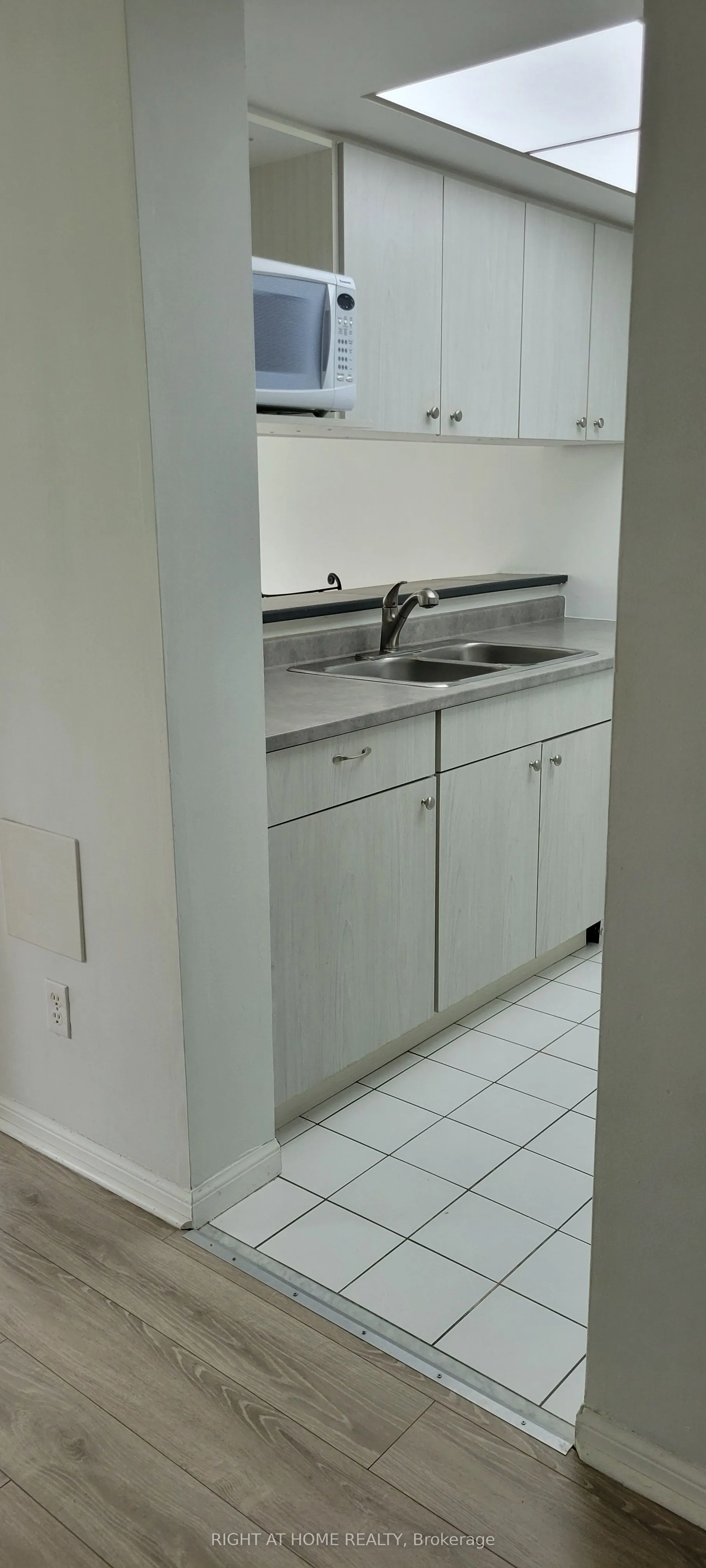 75 Ellen Street, #101