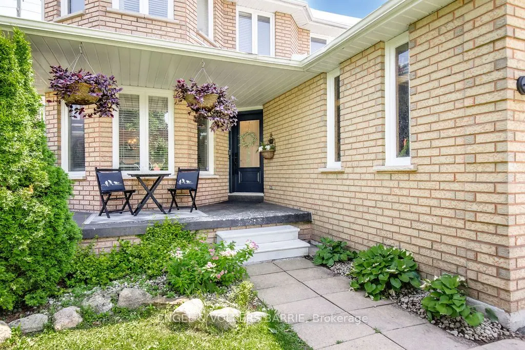 33 Etherington Crescent