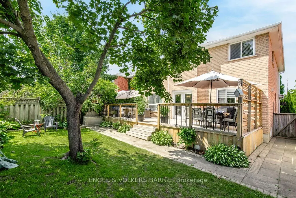 33 Etherington Crescent