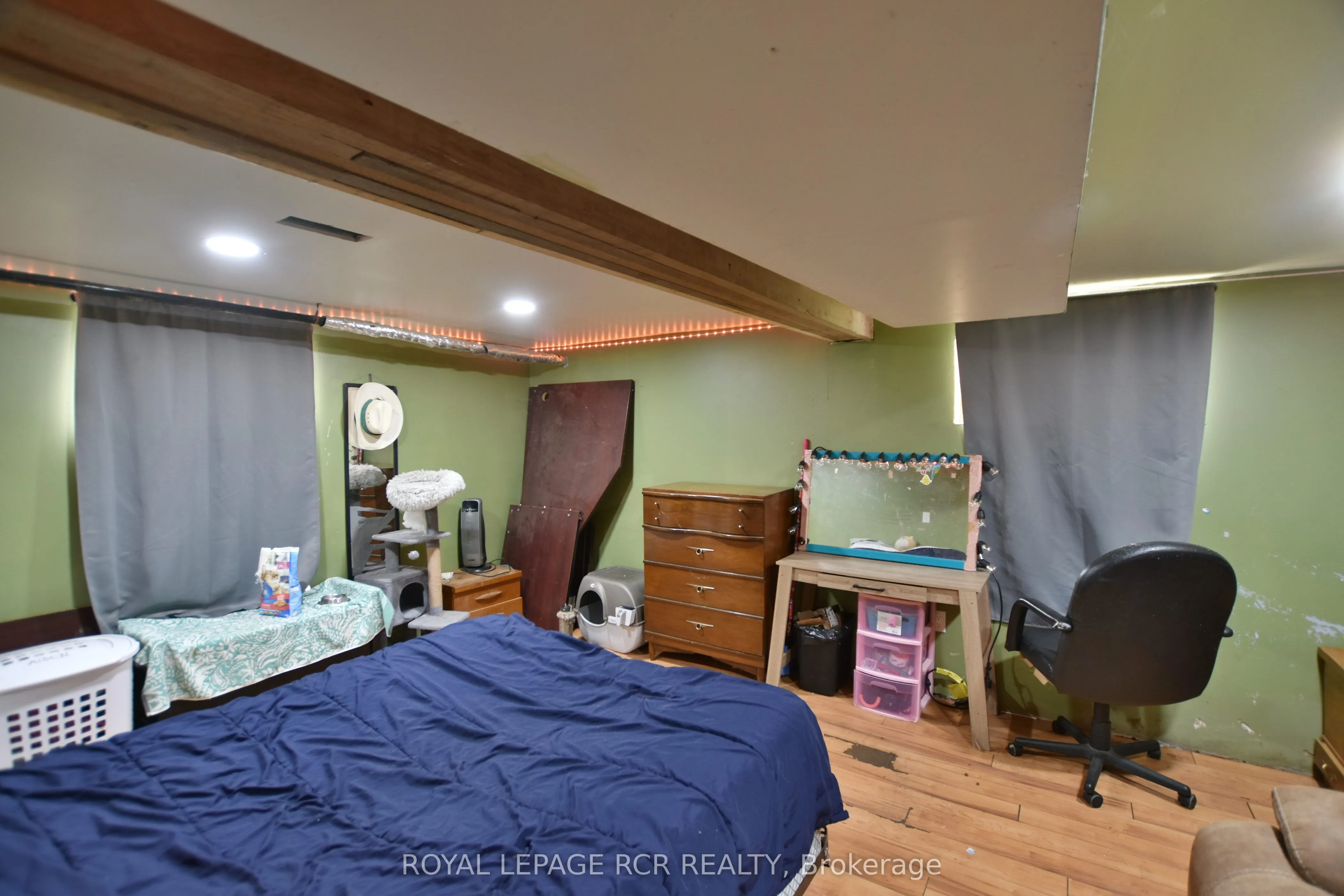 2606 Crossland Road