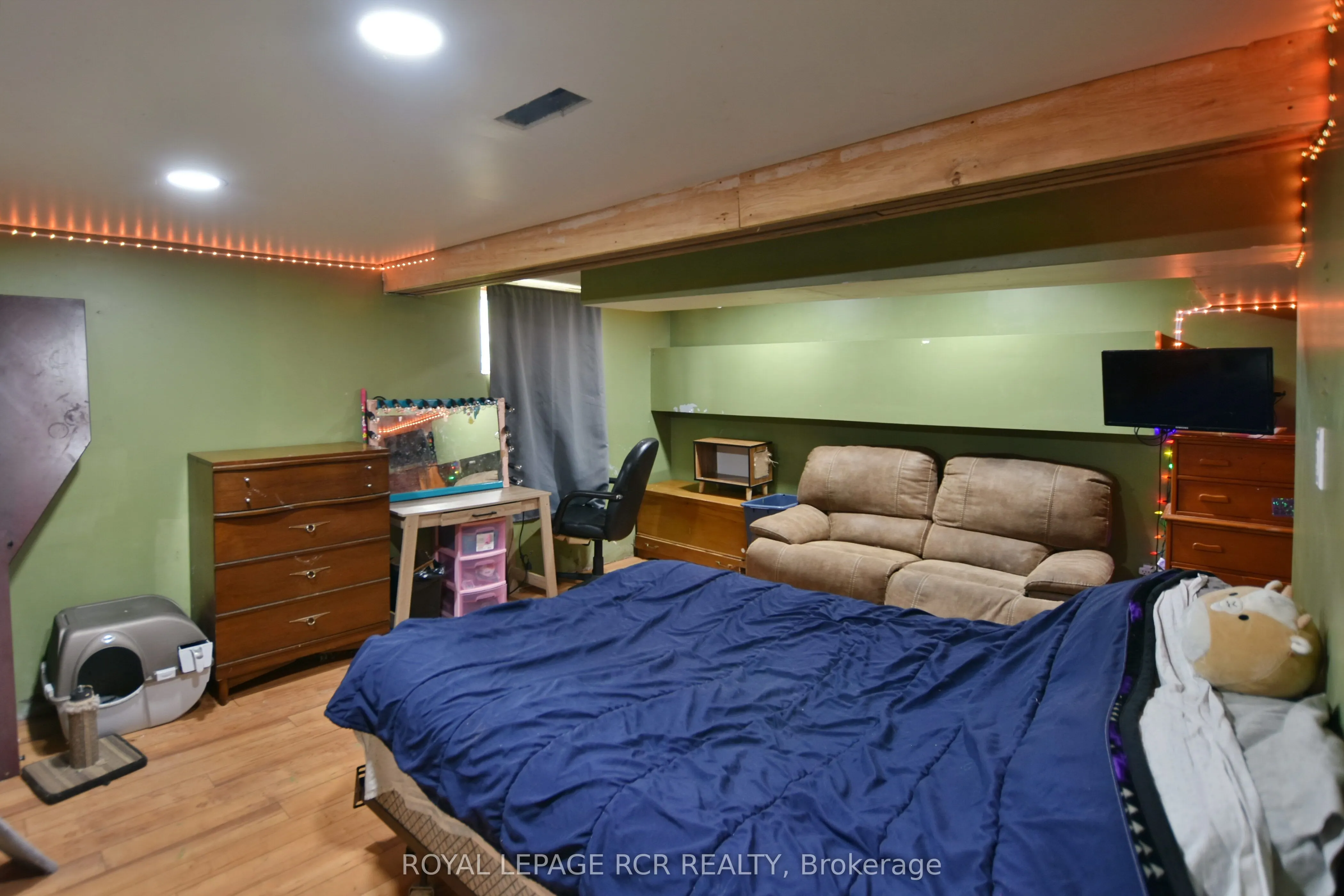 2606 Crossland Road