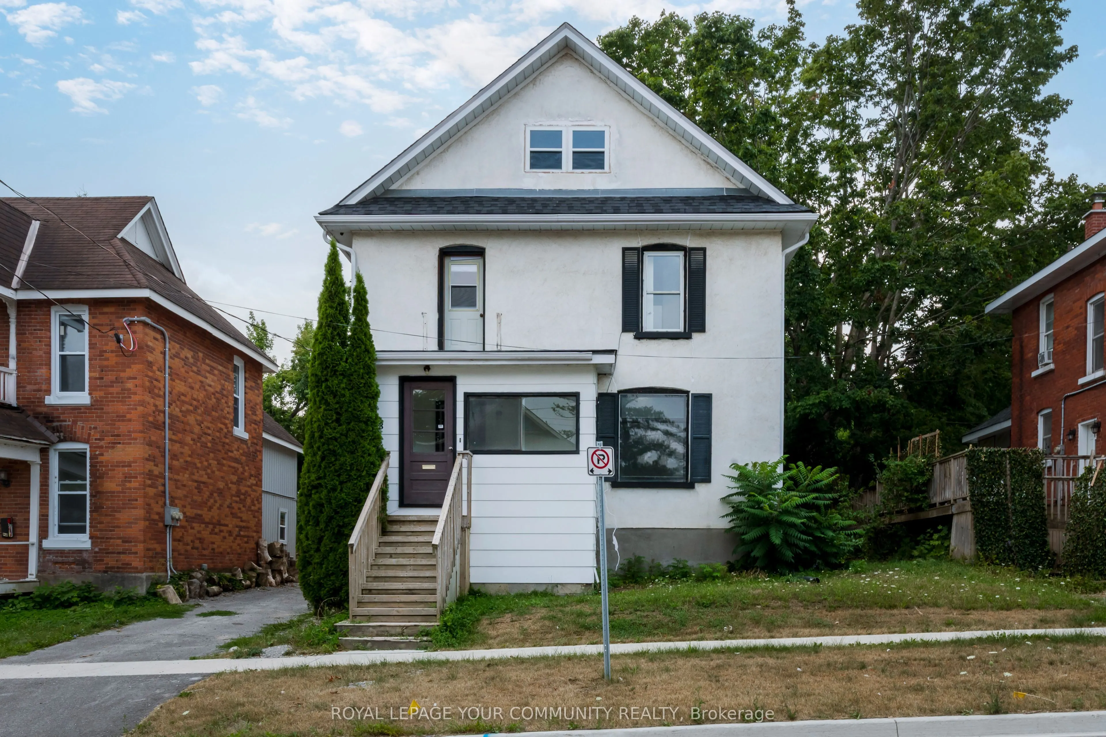 223 Laclie Street