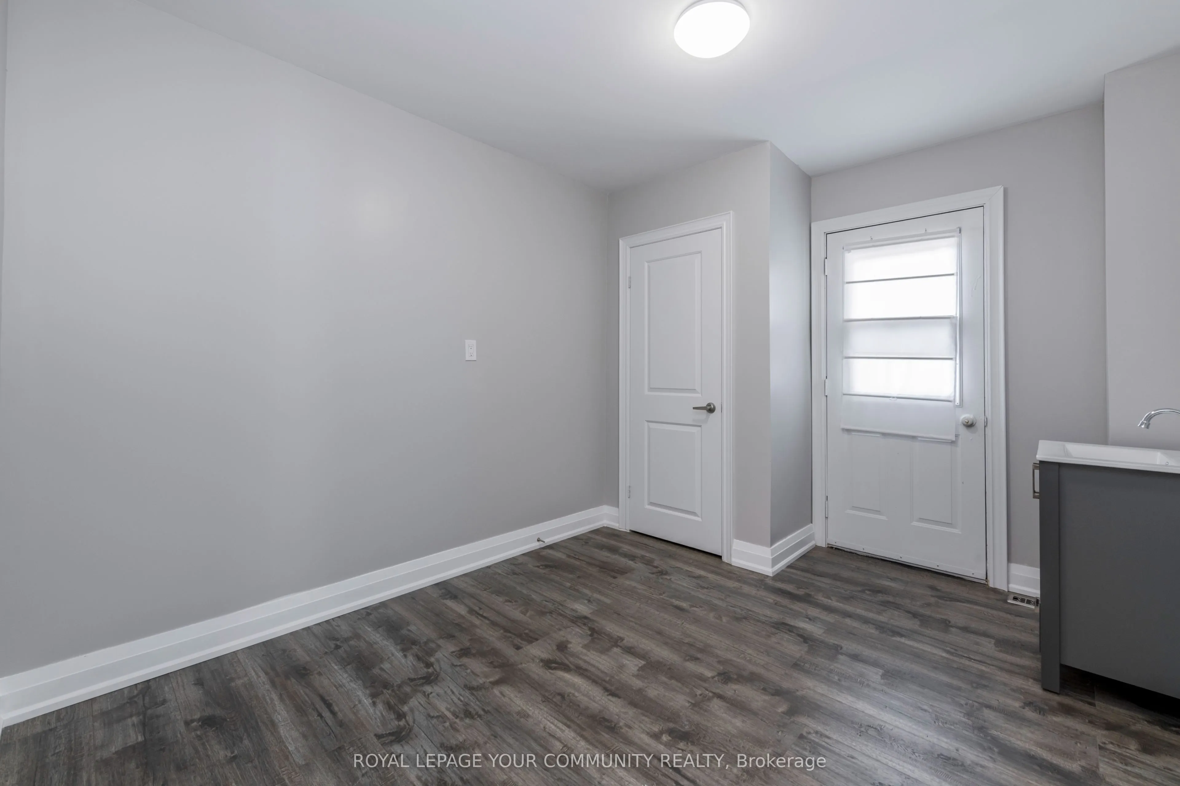 223 Laclie Street