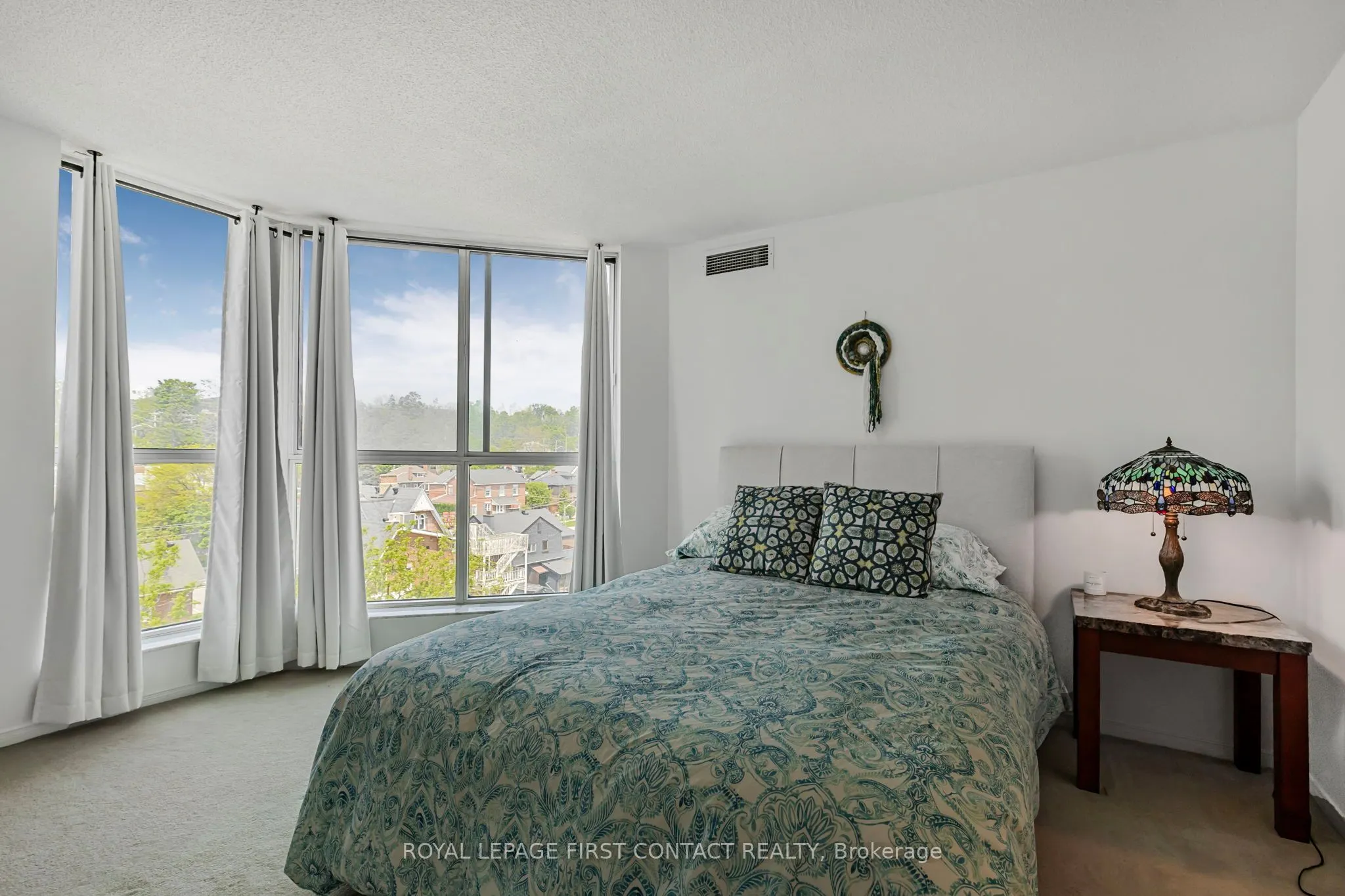 150 Dunlop Street E, #811