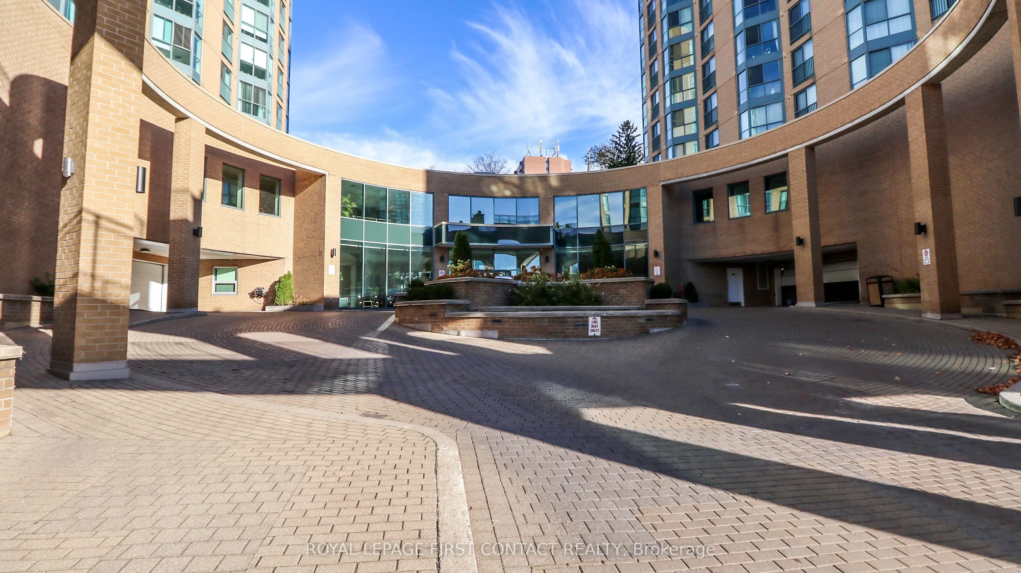 150 Dunlop Street E, #811