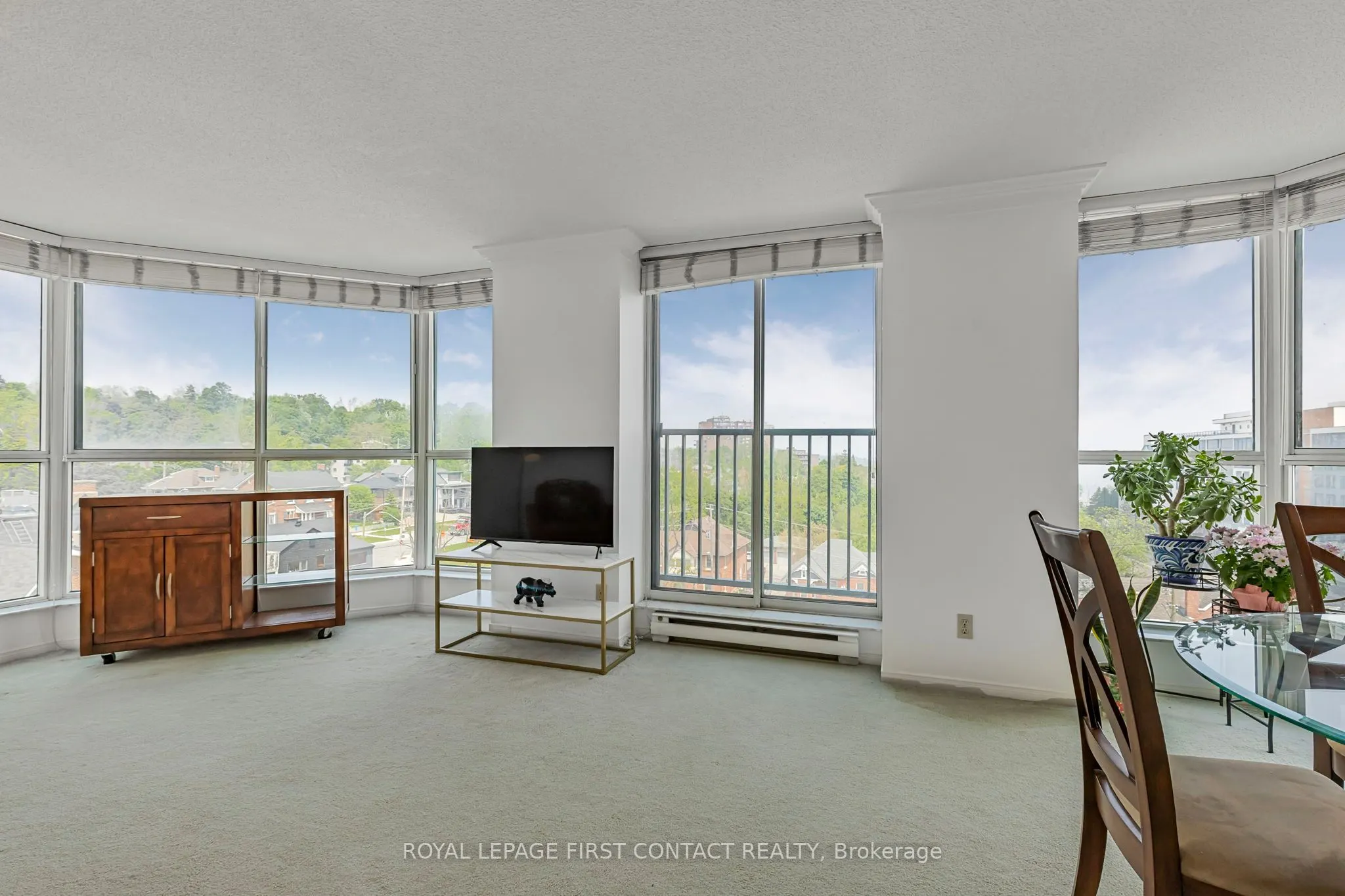150 Dunlop Street E, #811
