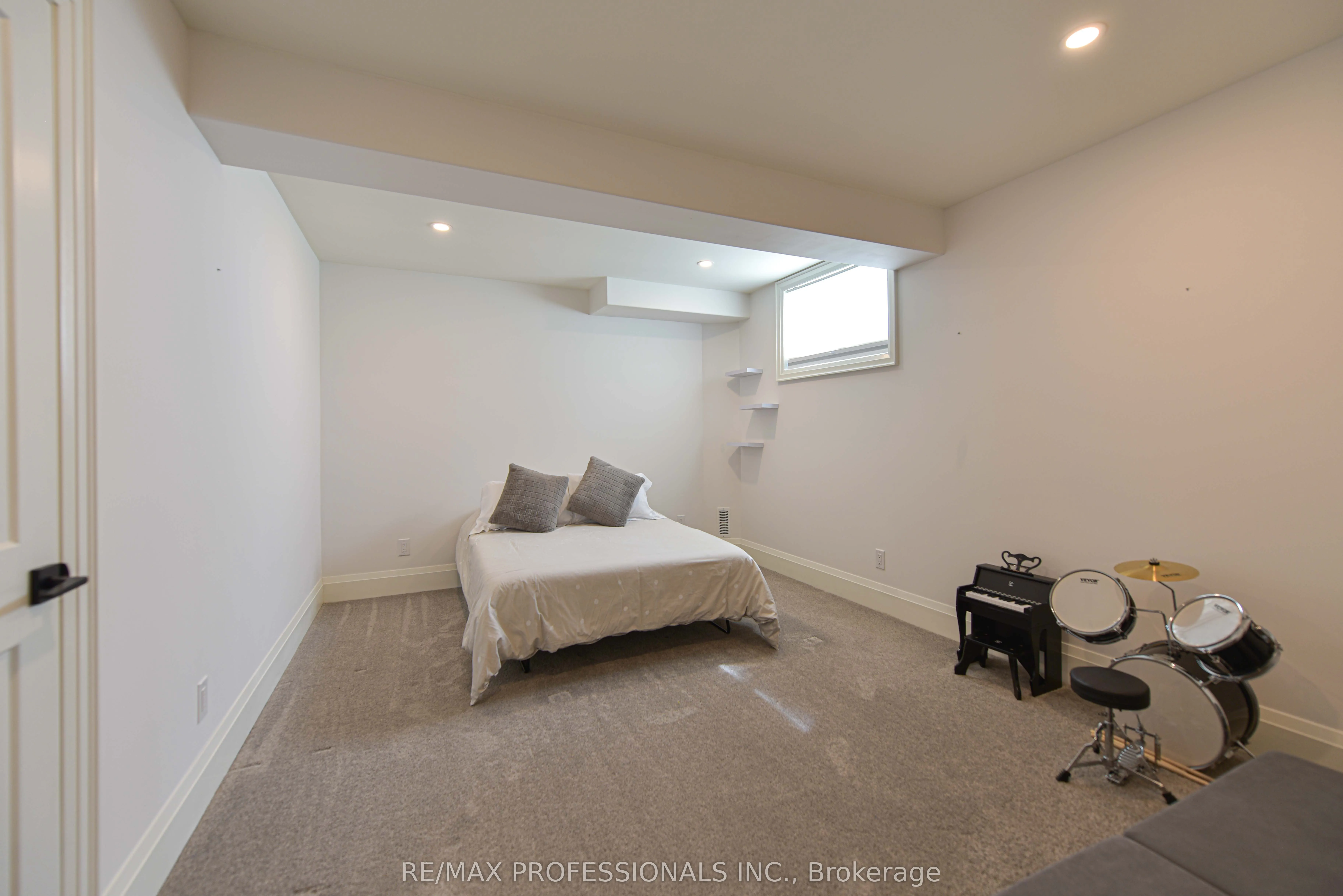 21 Boothby Crescent