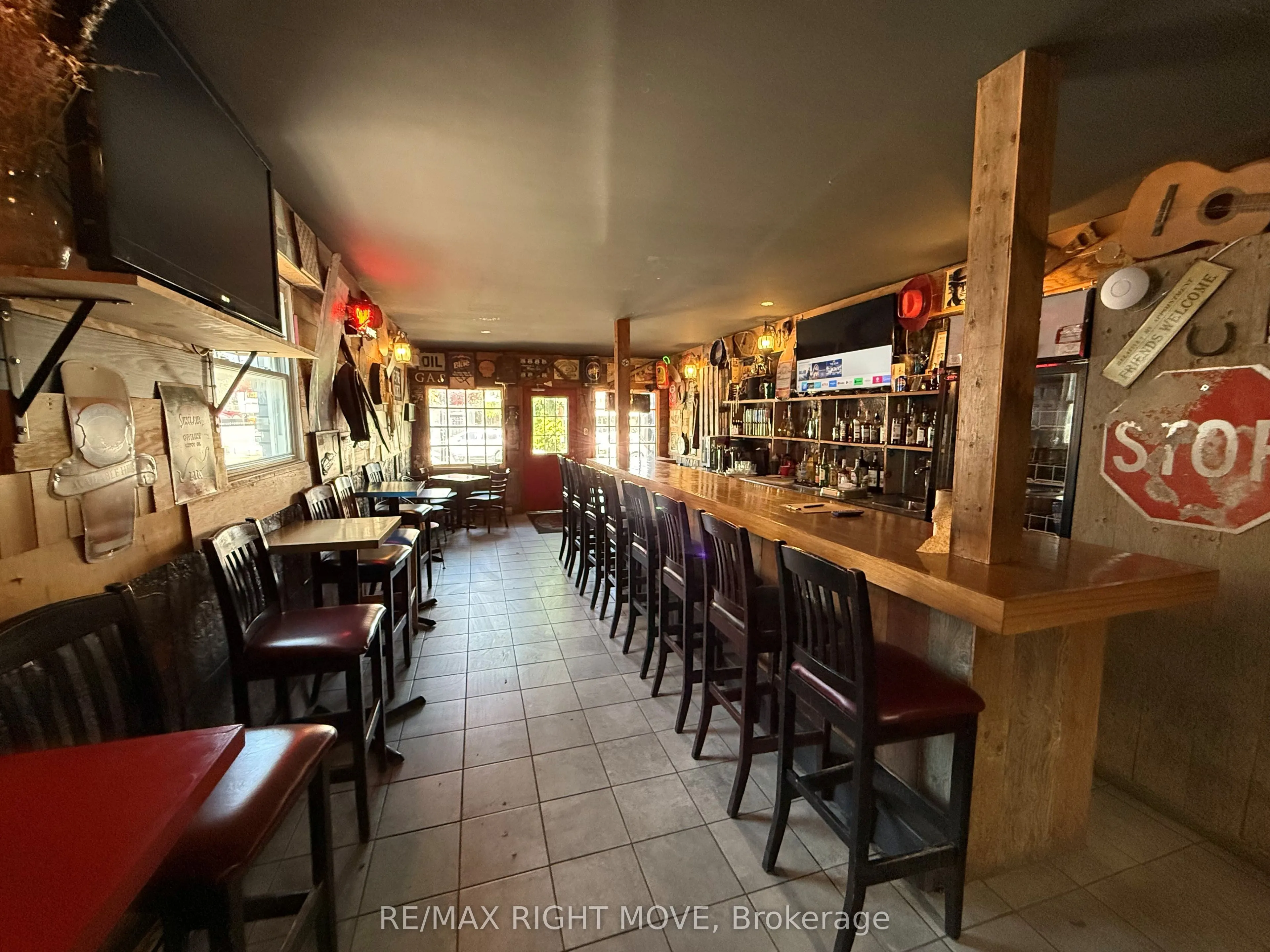 177 Mississaga Street E