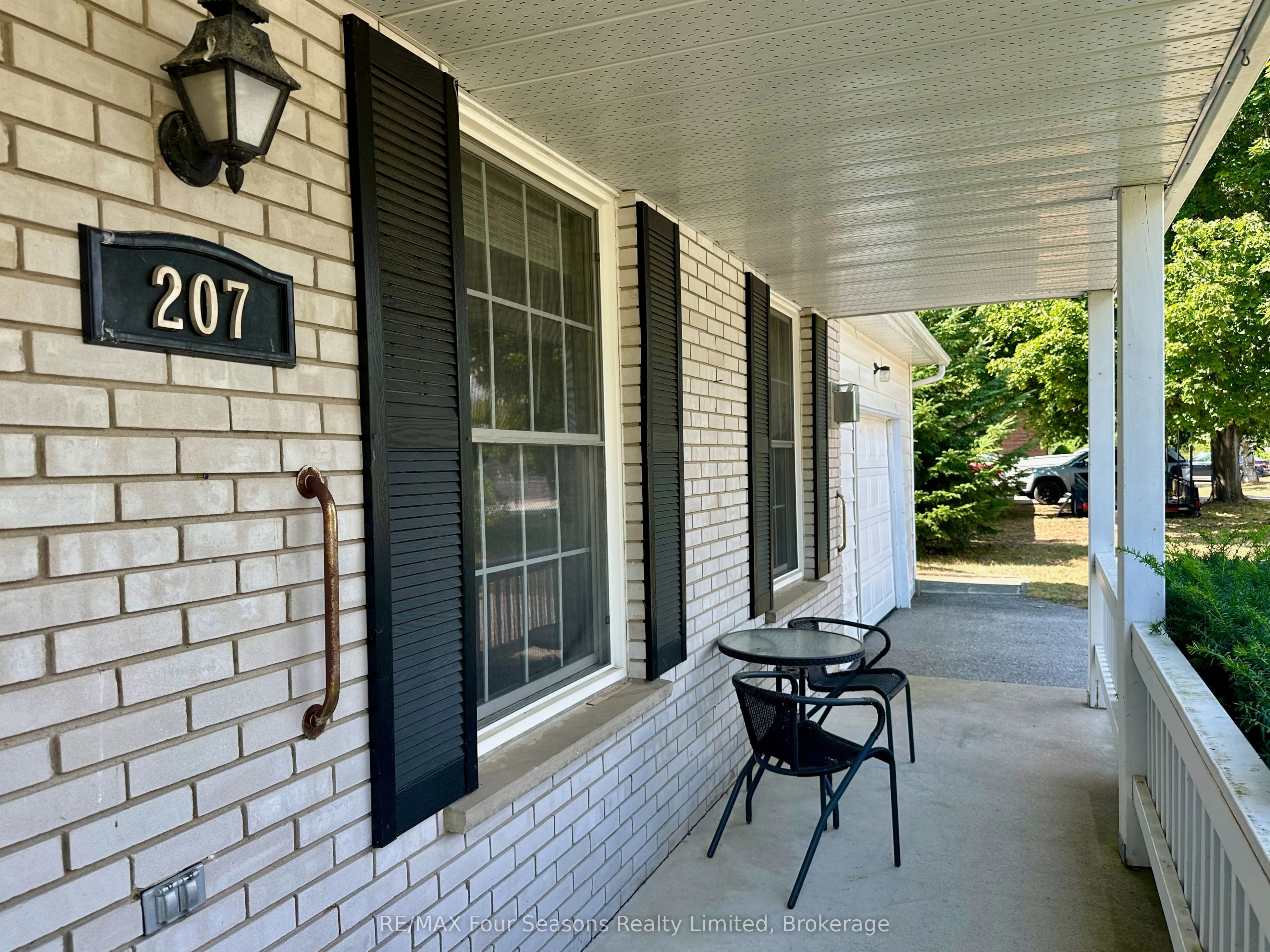 207 CHRISTOPHER Street