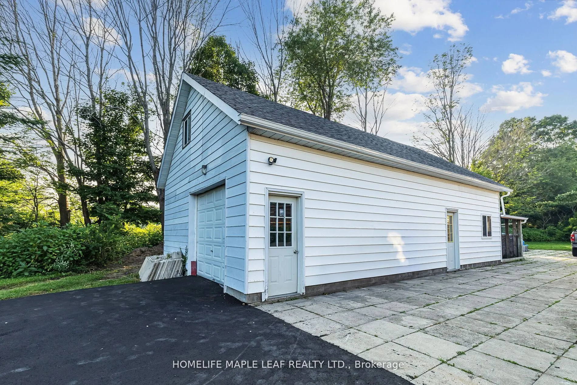 560 Concession 15 Road W