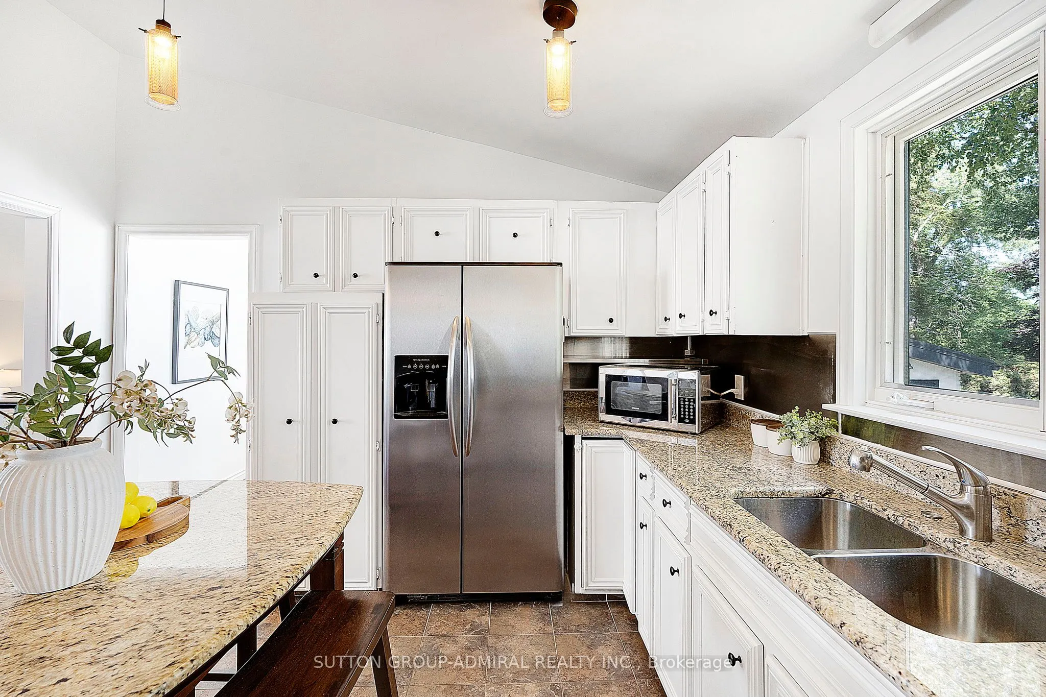 2232 Lakeshore Drive