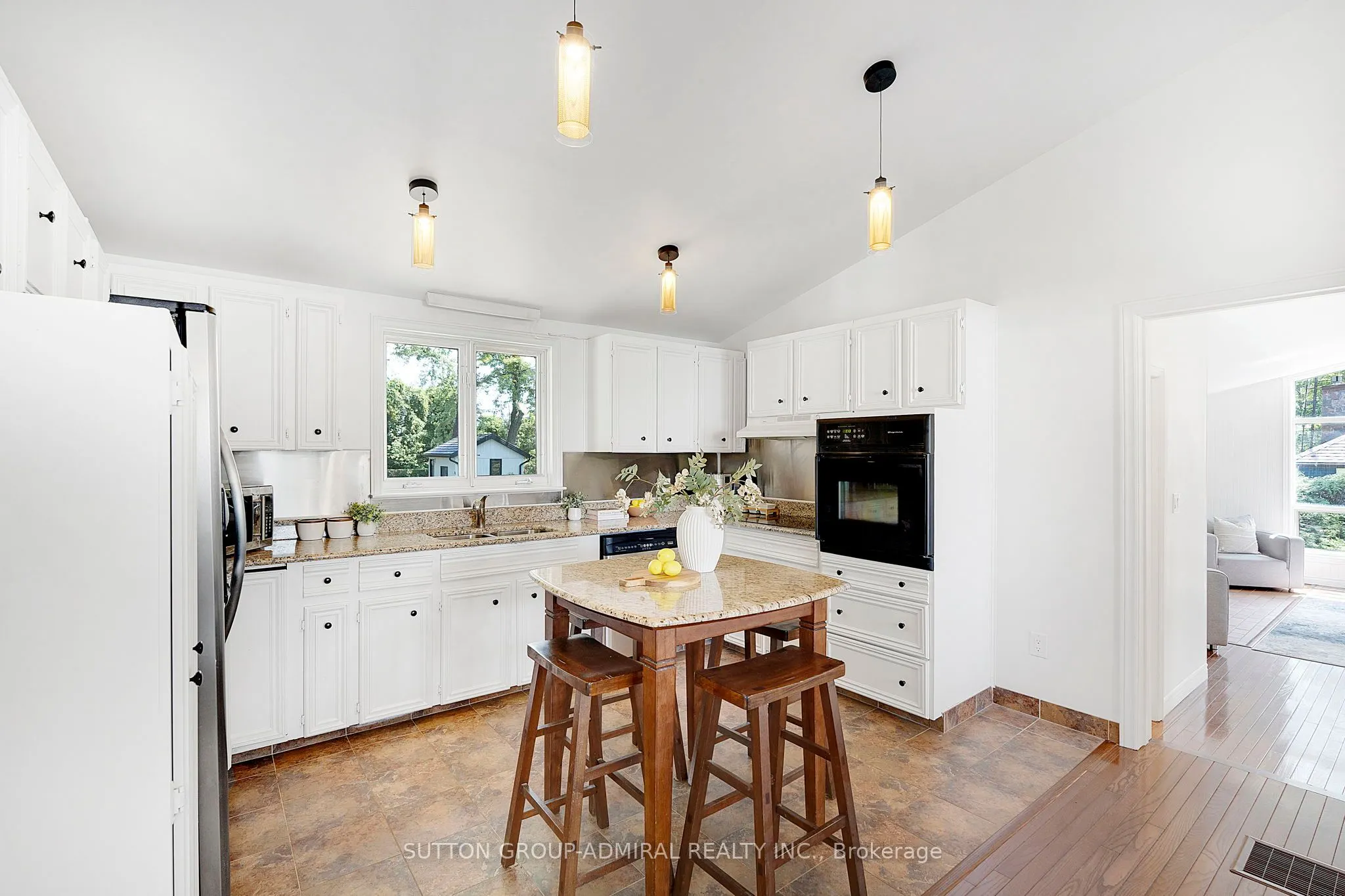 2232 Lakeshore Drive
