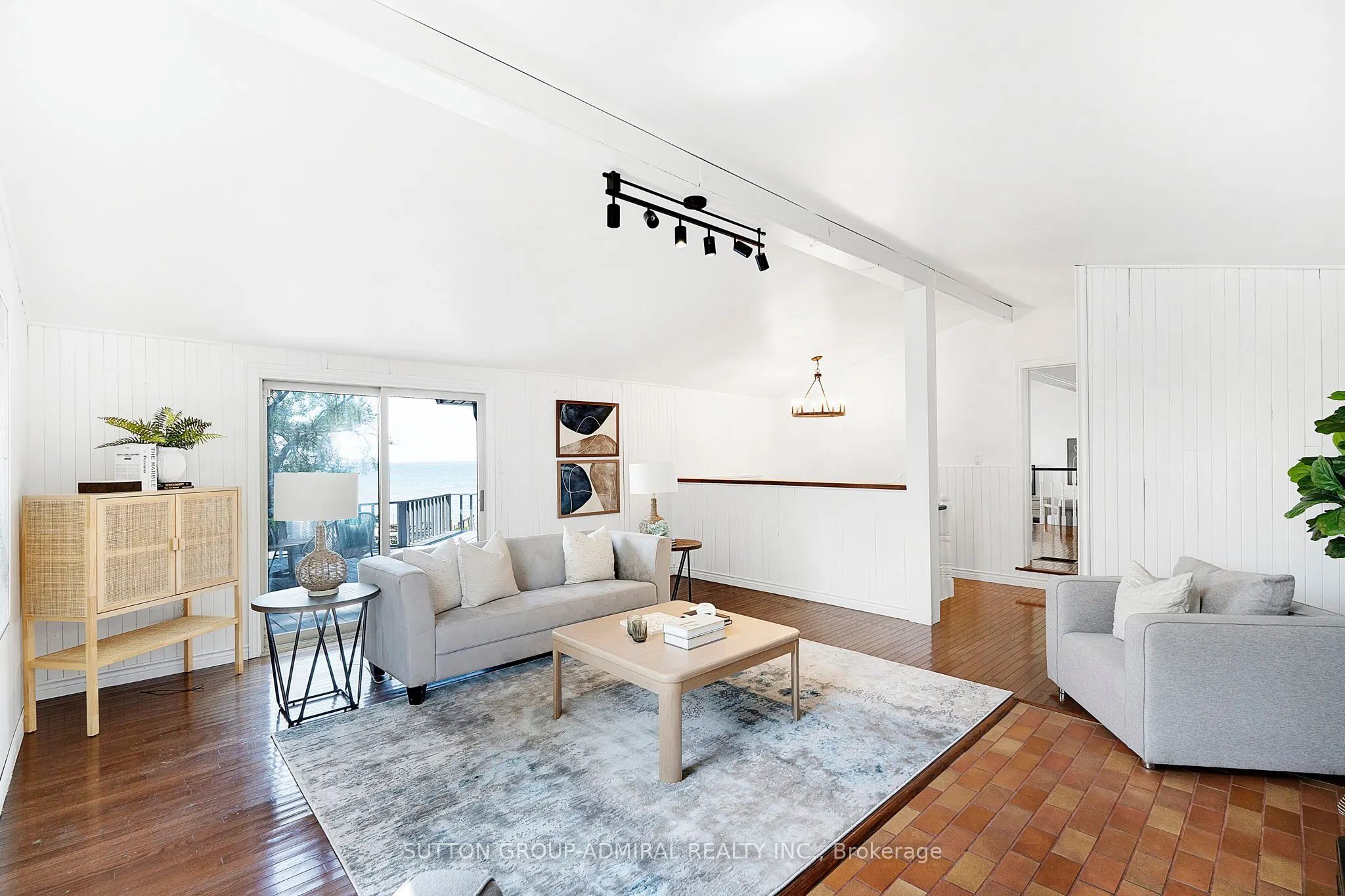 2232 Lakeshore Drive