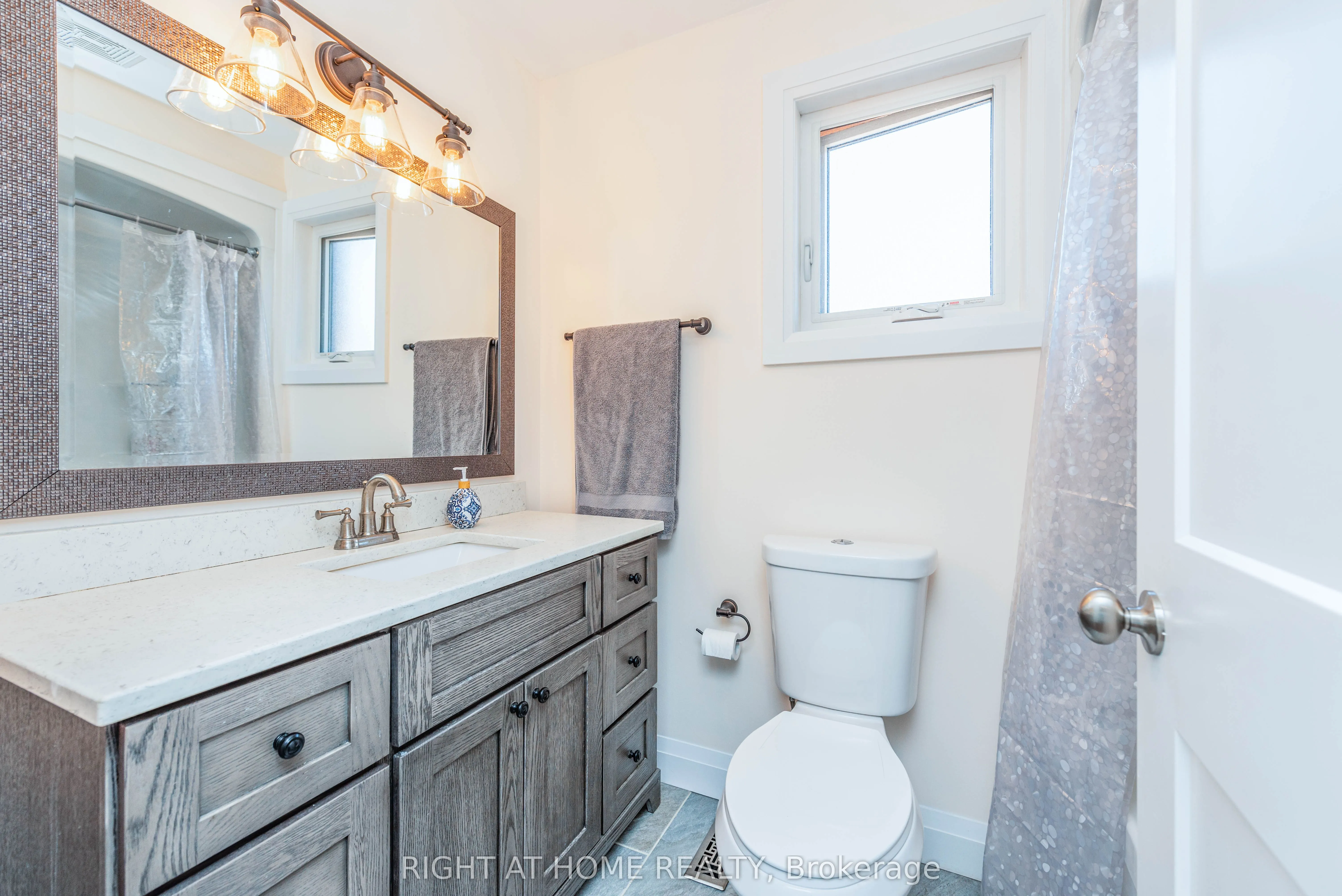11 Ottaway Avenue