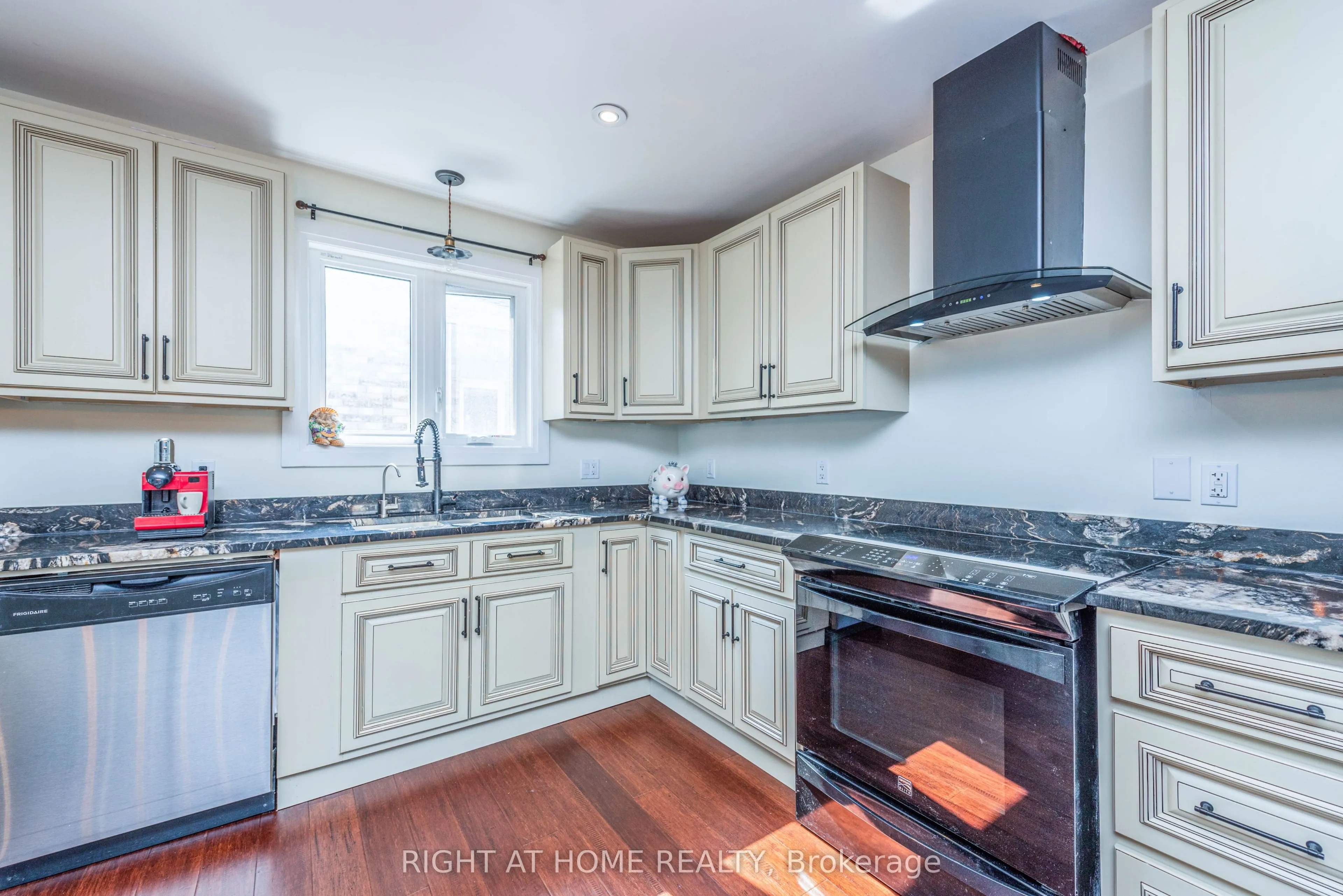 11 Ottaway Avenue