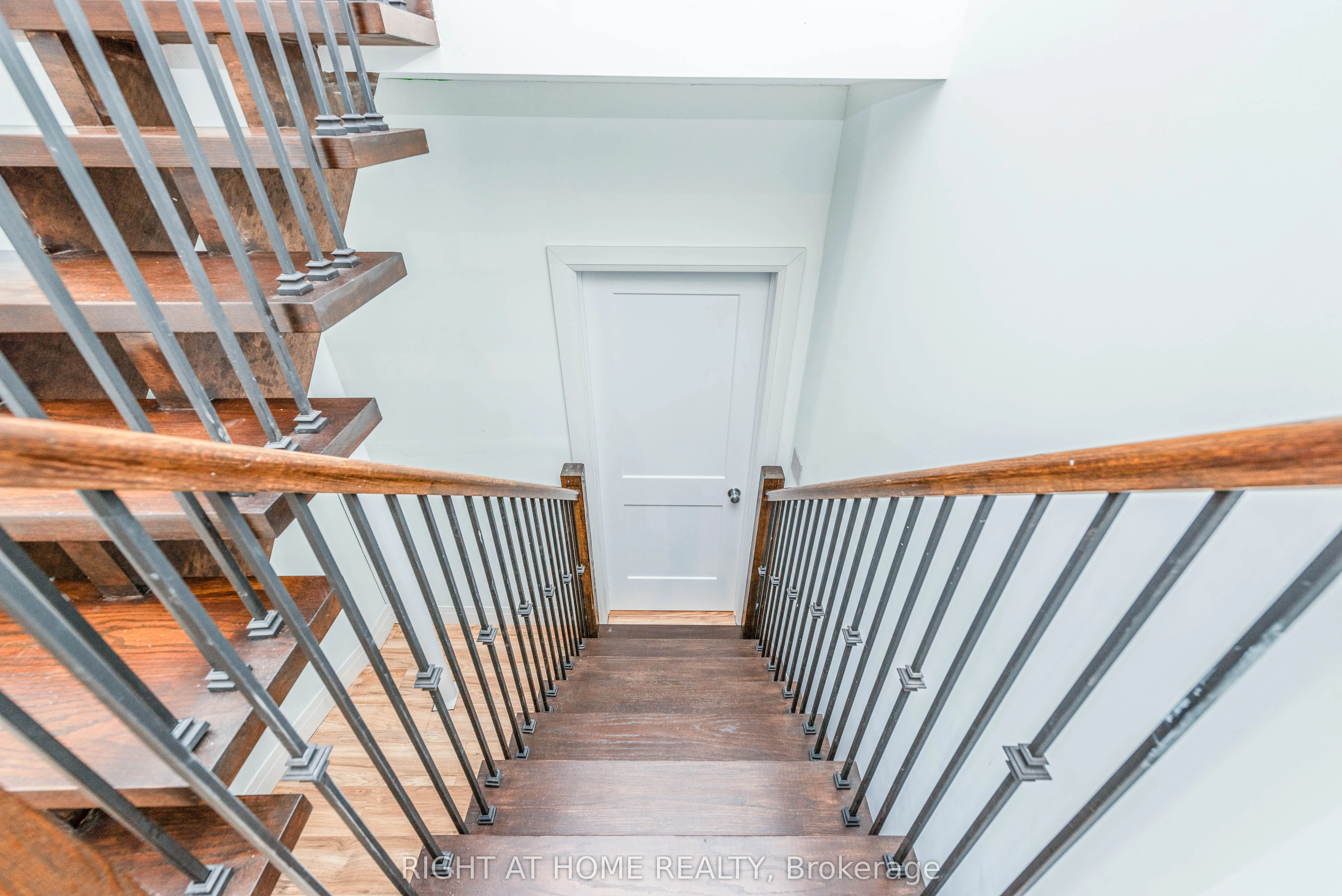 11 Ottaway Avenue