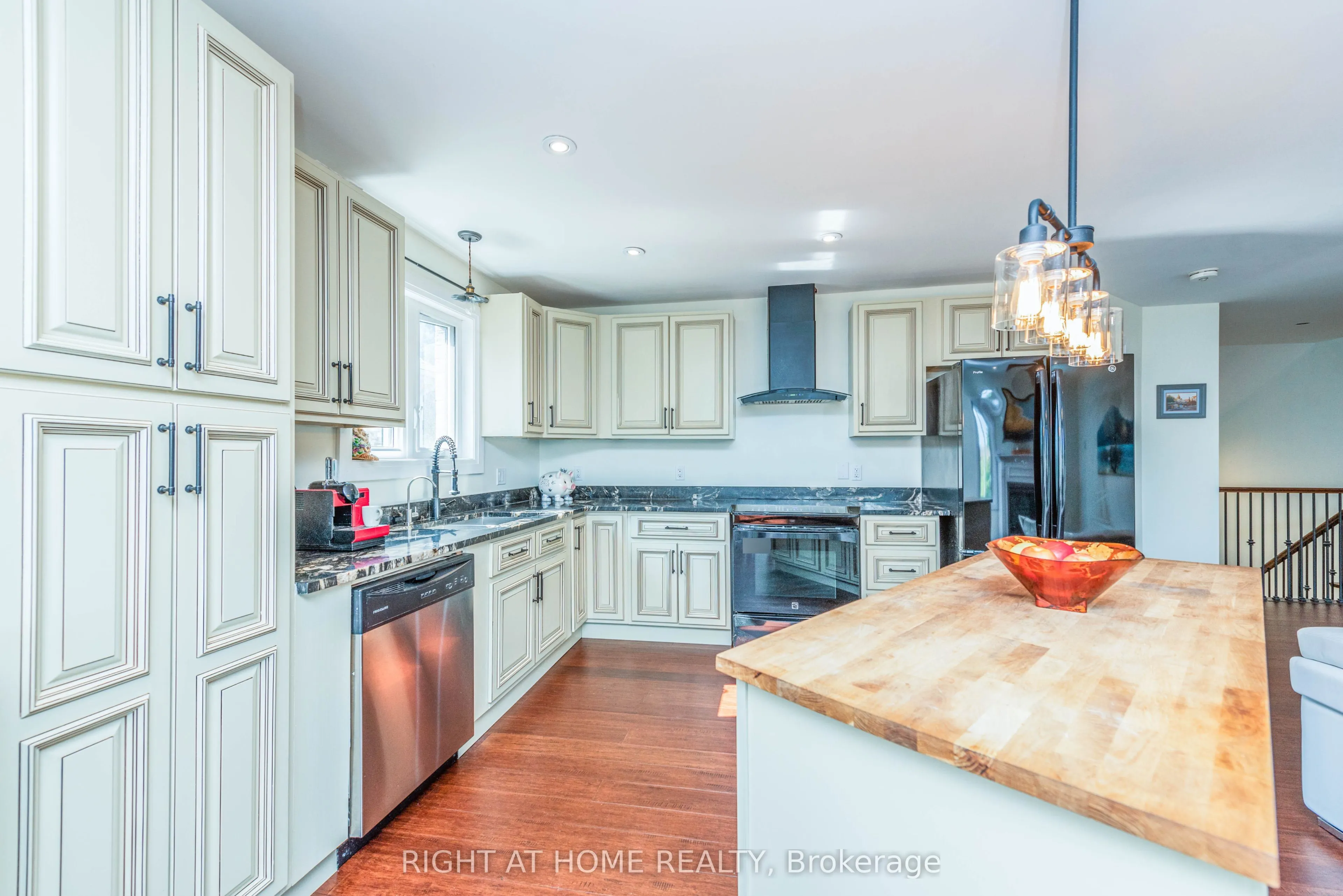 11 Ottaway Avenue
