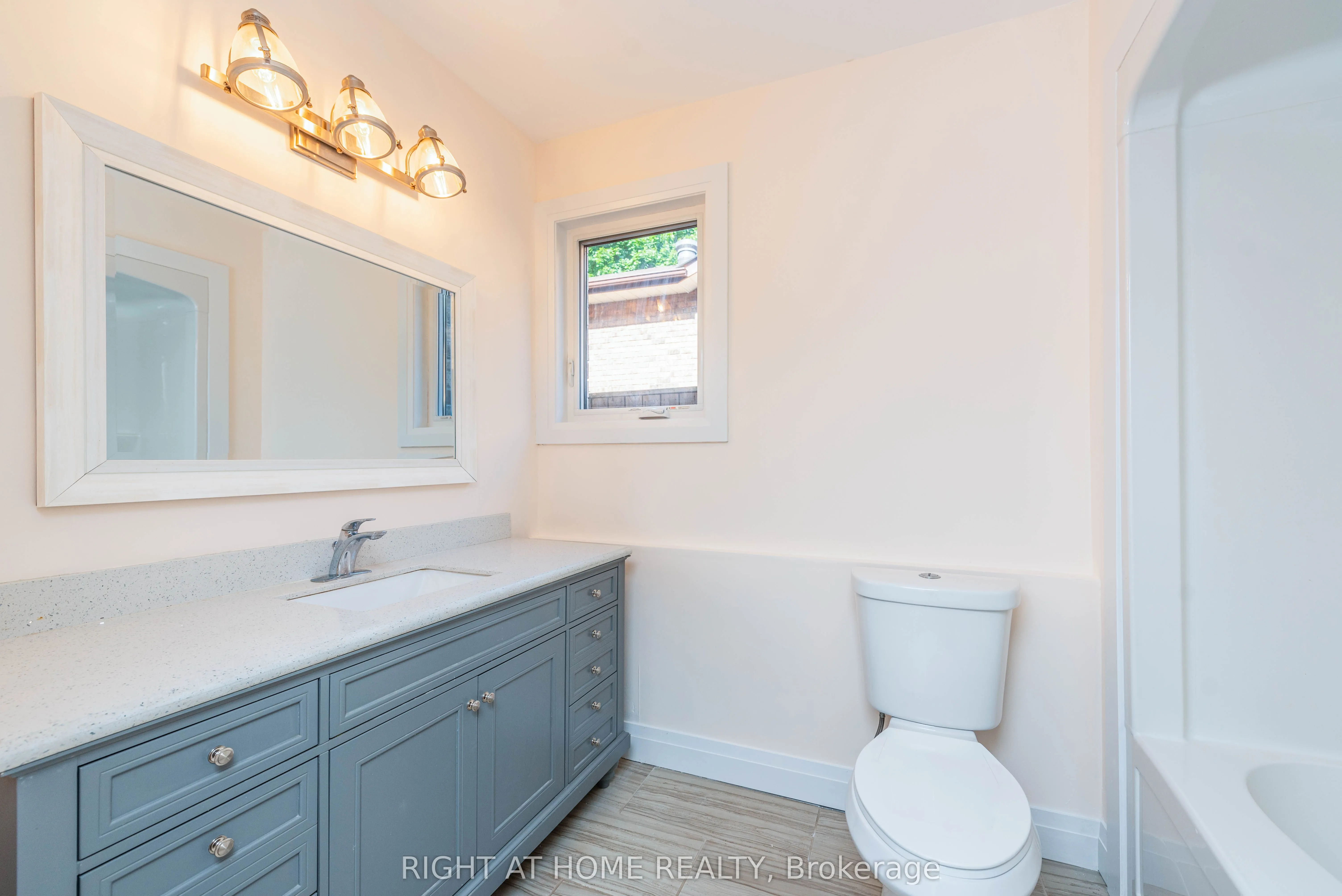 11 Ottaway Avenue