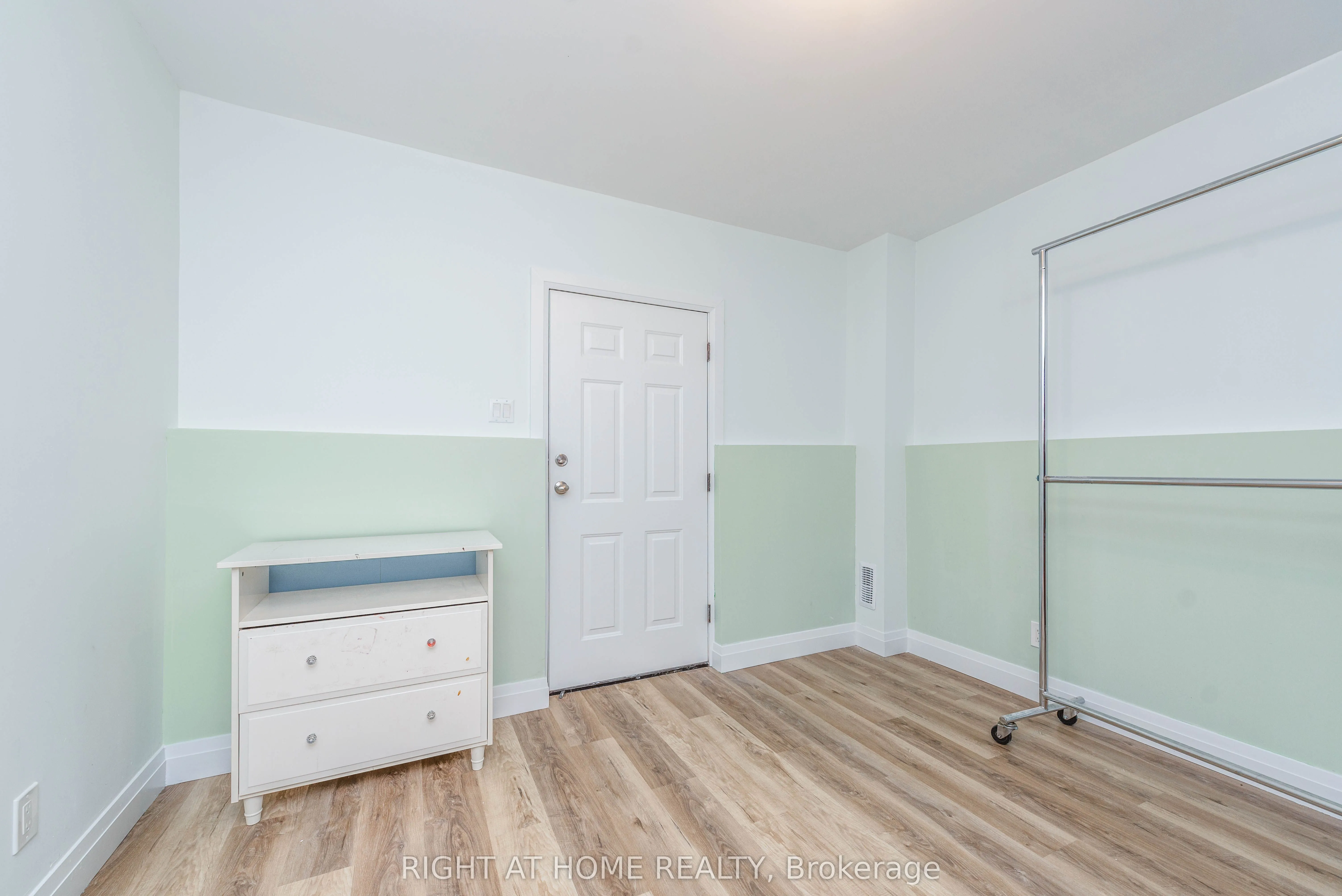 11 Ottaway Avenue