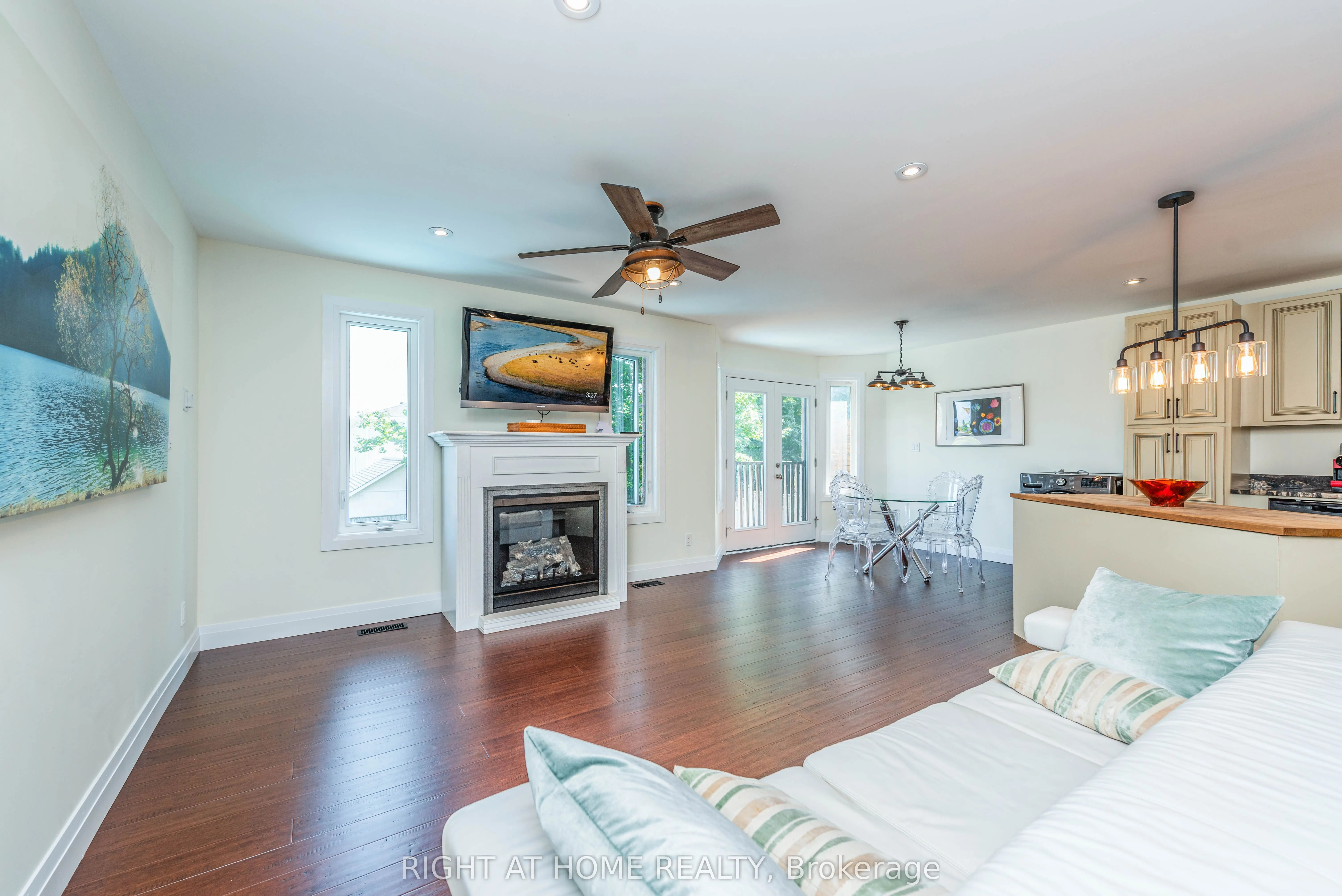 11 Ottaway Avenue