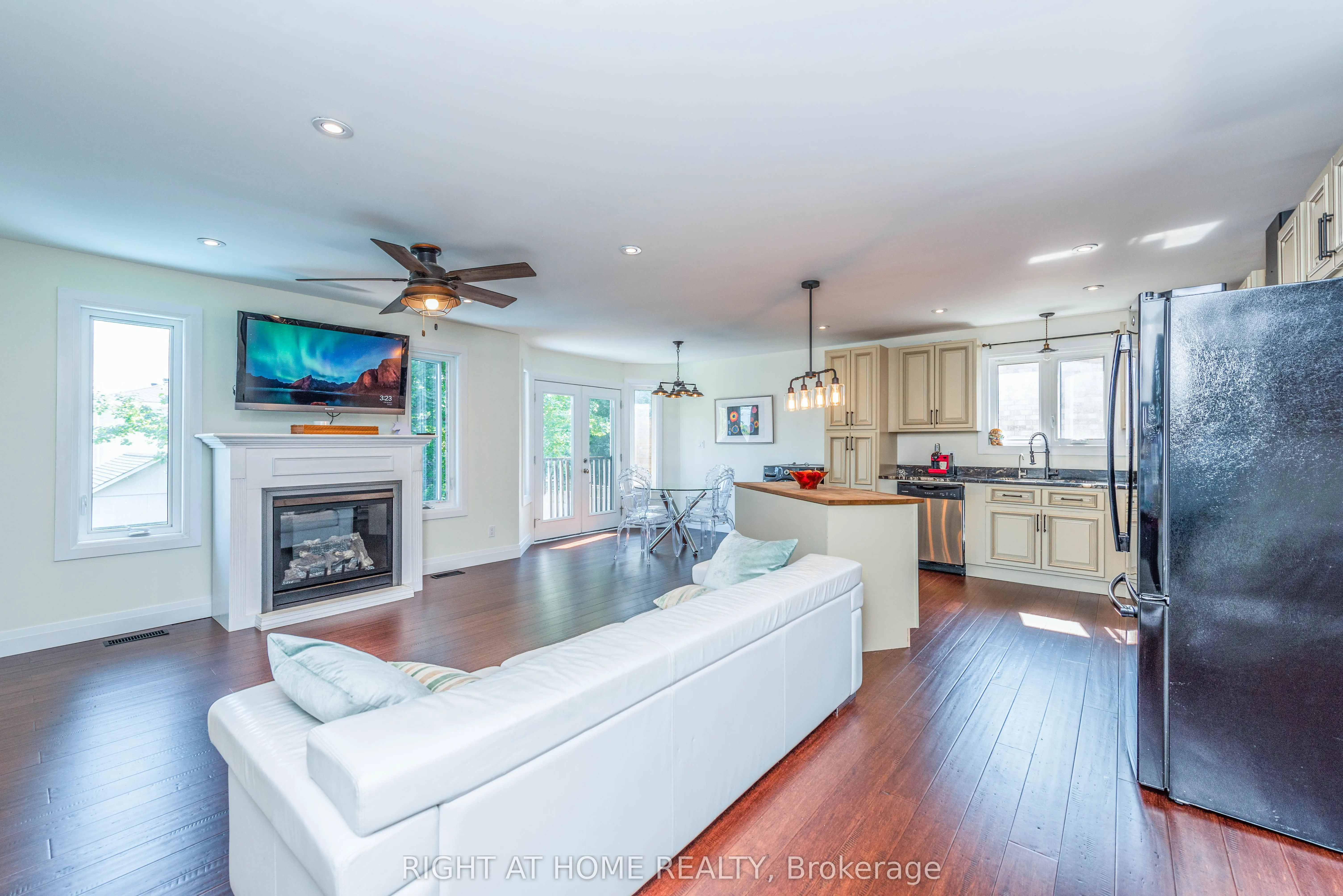 11 Ottaway Avenue