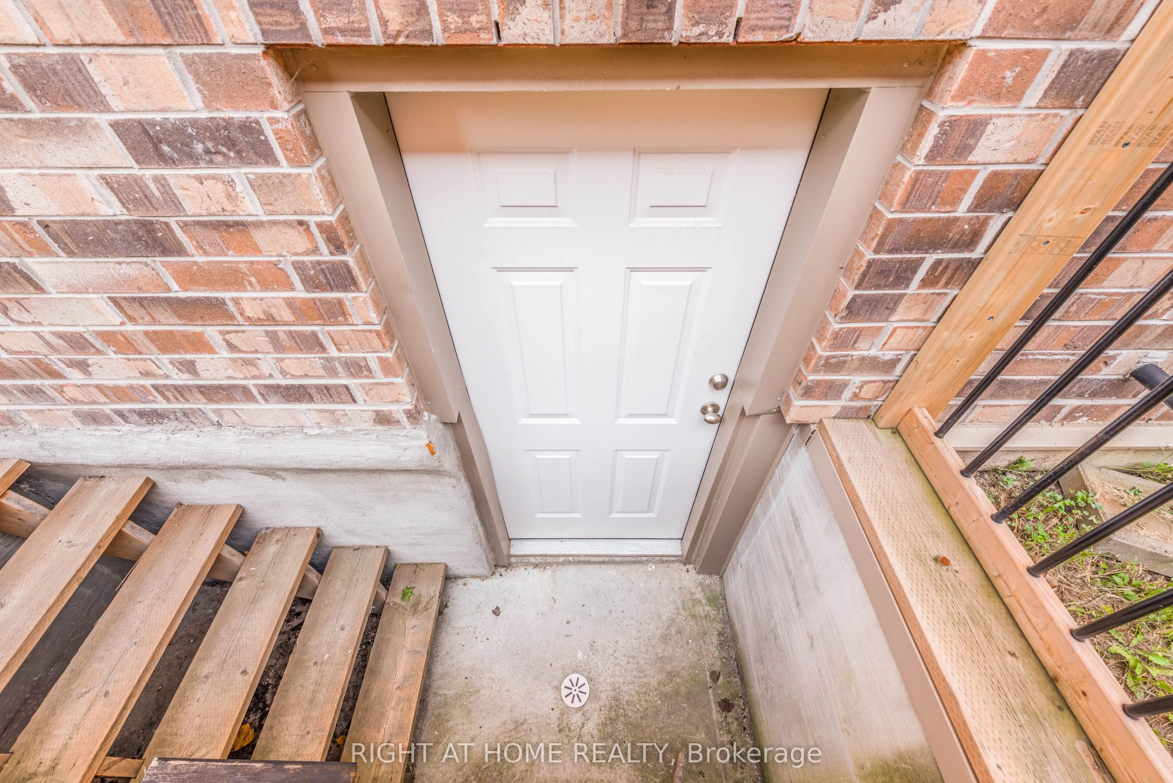 11 Ottaway Avenue