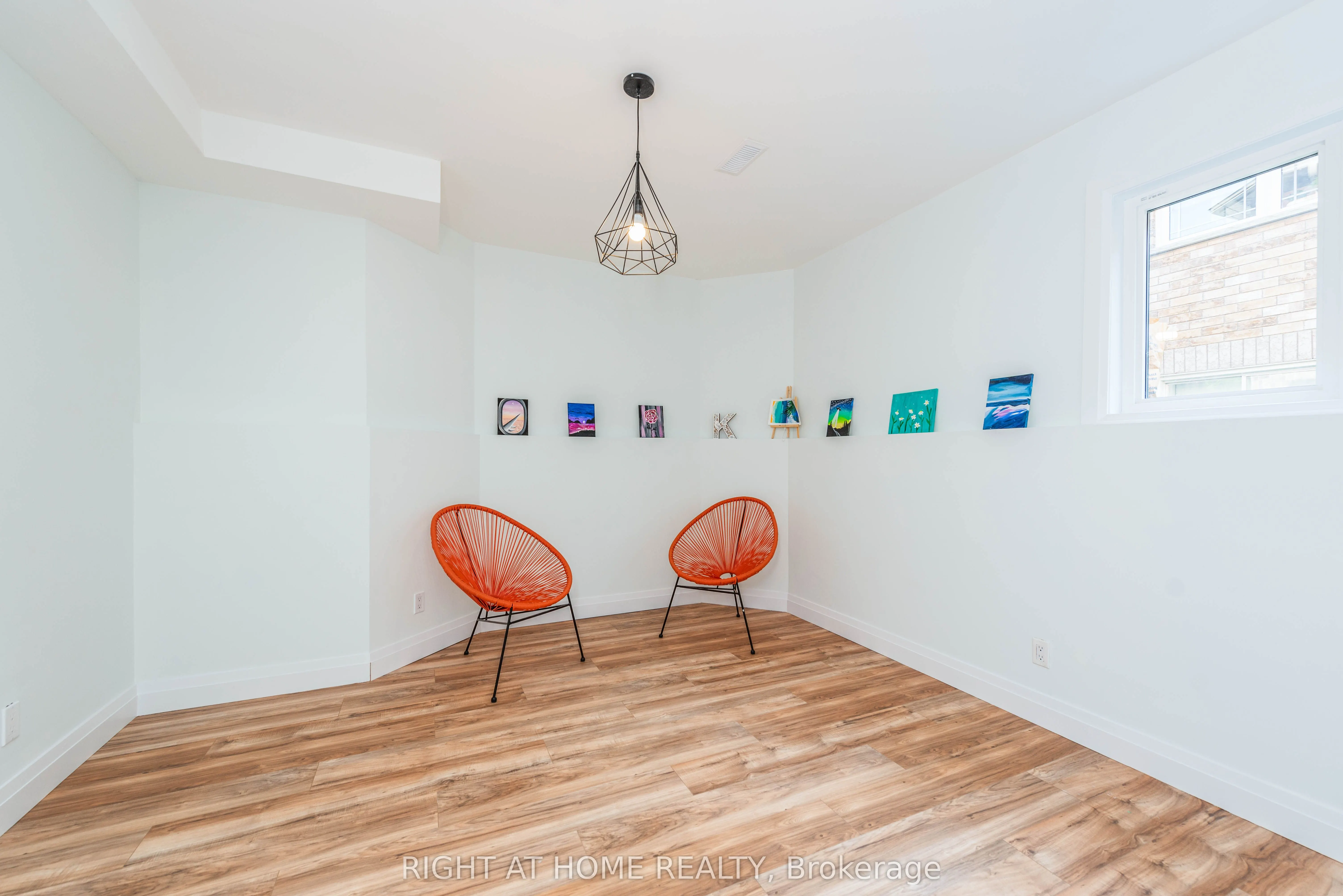 11 Ottaway Avenue